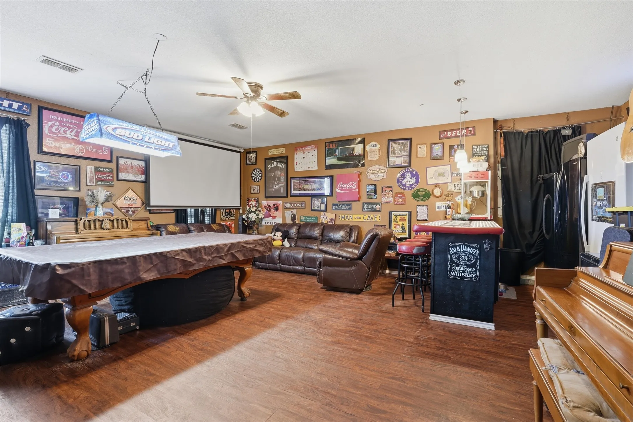 Single Family Residence For Sale in Johnson County , 7229 County Road 1205, Rio Vista, Texas 76093, 4 Bedroom, 2 Bathroom, Garage spaces, 2,644 Sqft, built in 2002, mls#21201591, Real Estate Agent in Rio Vista, Homes For Sale in Johnson county, Homes For Sale in Rio Vista, Realtor in Rio Vista Texas, Real Estate Brokerage Independent Realty Texas, Luminita Cordes Realtor