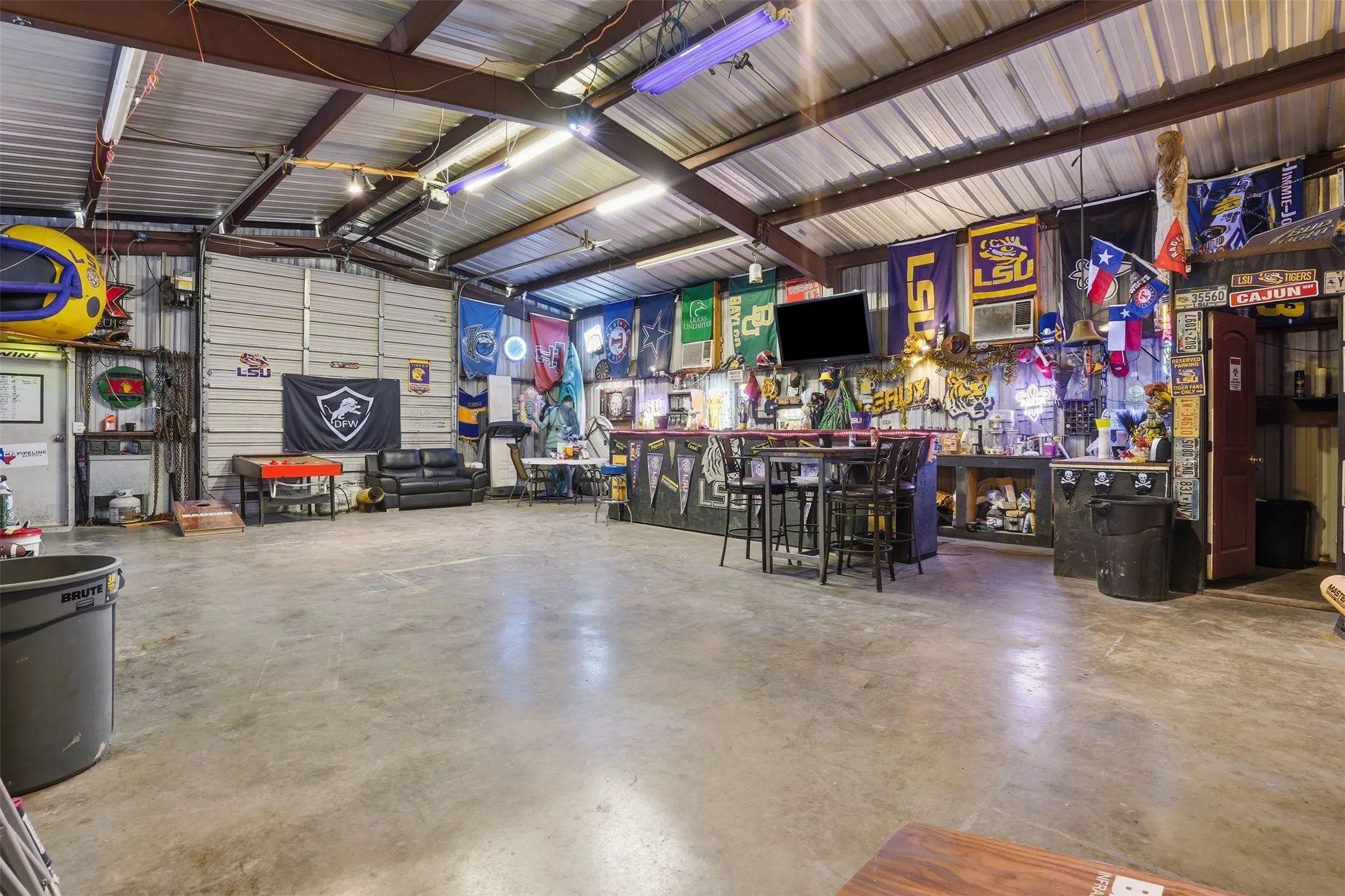 Single Family Residence For Sale in Johnson County , 7229 County Road 1205, Rio Vista, Texas 76093, 4 Bedroom, 2 Bathroom, Garage spaces, 2,644 Sqft, built in 2002, mls#21201591, Real Estate Agent in Rio Vista, Homes For Sale in Johnson county, Homes For Sale in Rio Vista, Realtor in Rio Vista Texas, Real Estate Brokerage Independent Realty Texas, Luminita Cordes Realtor