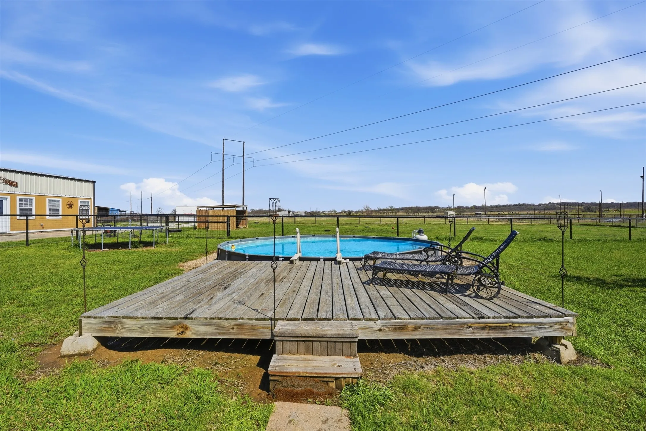 Nice pool with new pump.