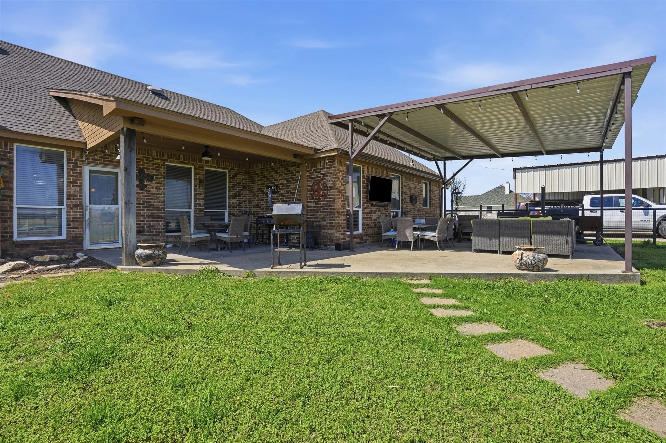 Single Family Residence For Sale in Johnson County , 7229 County Road 1205, Rio Vista, Texas 76093, 4 Bedroom, 2 Bathroom, Garage spaces, 2,644 Sqft, built in 2002, mls#21201591, Real Estate Agent in Rio Vista, Homes For Sale in Johnson county, Homes For Sale in Rio Vista, Realtor in Rio Vista Texas, Real Estate Brokerage Independent Realty Texas, Luminita Cordes Realtor