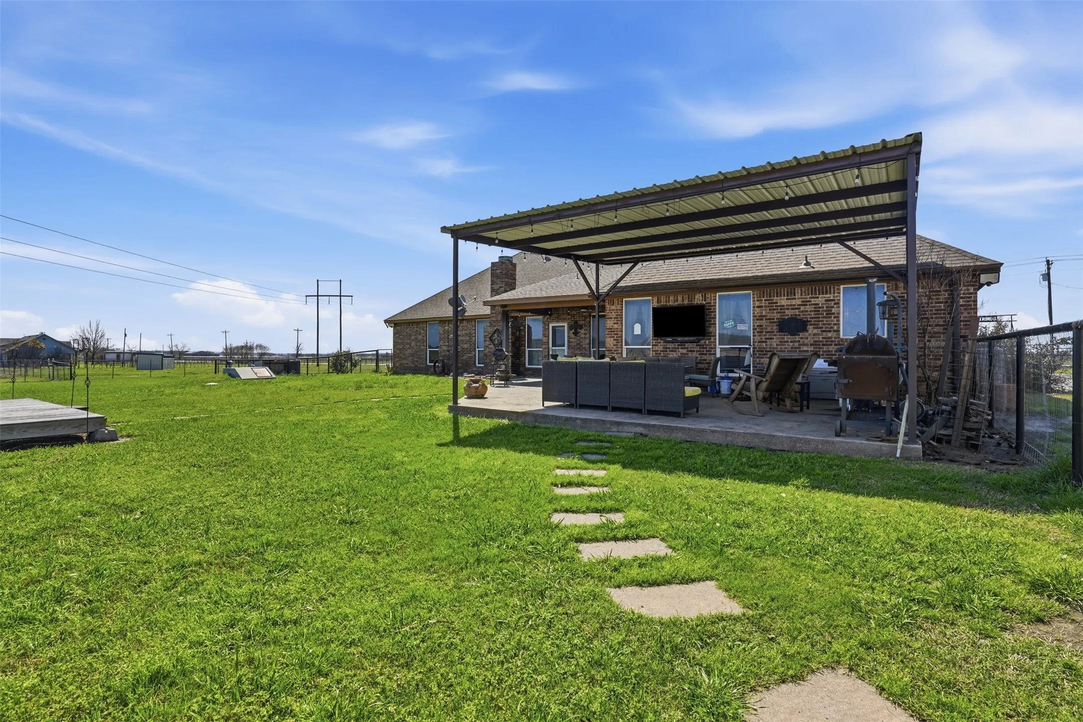 Single Family Residence For Sale in Johnson County , 7229 County Road 1205, Rio Vista, Texas 76093, 4 Bedroom, 2 Bathroom, Garage spaces, 2,644 Sqft, built in 2002, mls#21201591, Real Estate Agent in Rio Vista, Homes For Sale in Johnson county, Homes For Sale in Rio Vista, Realtor in Rio Vista Texas, Real Estate Brokerage Independent Realty Texas, Luminita Cordes Realtor