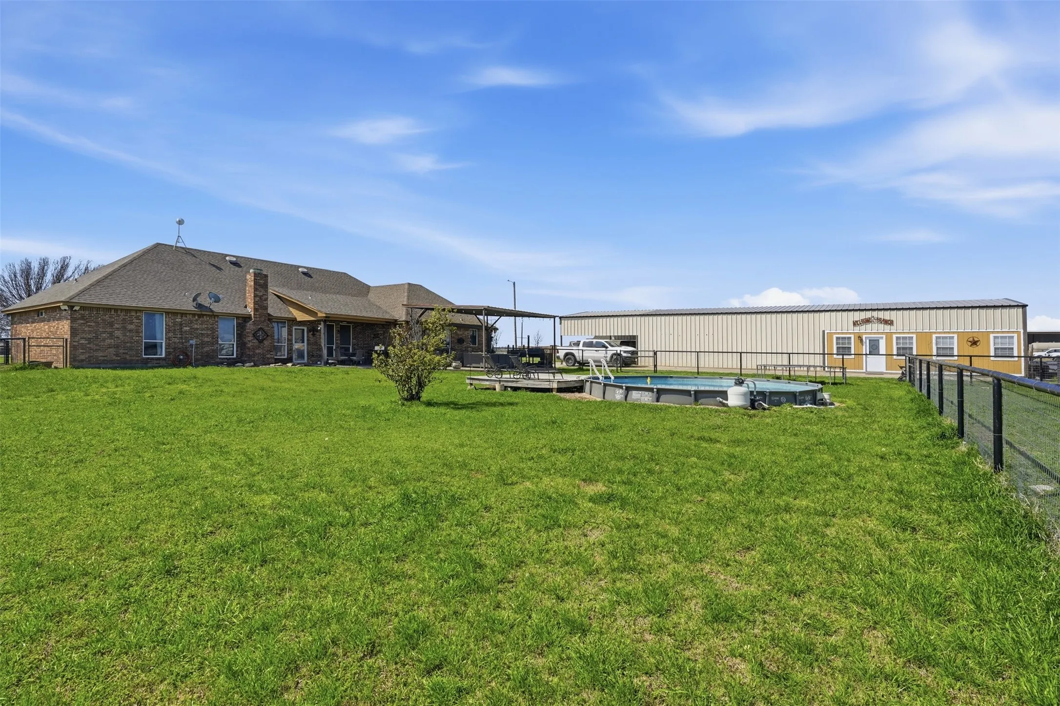 Single Family Residence For Sale in Johnson County , 7229 County Road 1205, Rio Vista, Texas 76093, 4 Bedroom, 2 Bathroom, Garage spaces, 2,644 Sqft, built in 2002, mls#21201591, Real Estate Agent in Rio Vista, Homes For Sale in Johnson county, Homes For Sale in Rio Vista, Realtor in Rio Vista Texas, Real Estate Brokerage Independent Realty Texas, Luminita Cordes Realtor