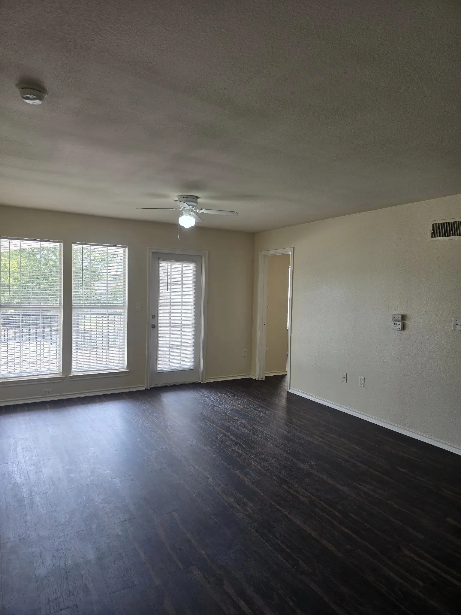 Apartment For Rent in Wichita County , 1001 Redwood Avenue, Wichita Falls, Texas 76301, 3 Bedrooms, 2 Bathrooms, Garage spaces, 1,147 Sqft, built in 2008, Price $1,025, mls#21204459, Real Estate Agent in Wichita Falls, Homes For Rent in Wichita county, Homes For Rent in Wichita Falls, Realtor in Wichita Falls Texas, Real Estate Brokerage Independent Realty Texas, Luminita Cordes Realtor