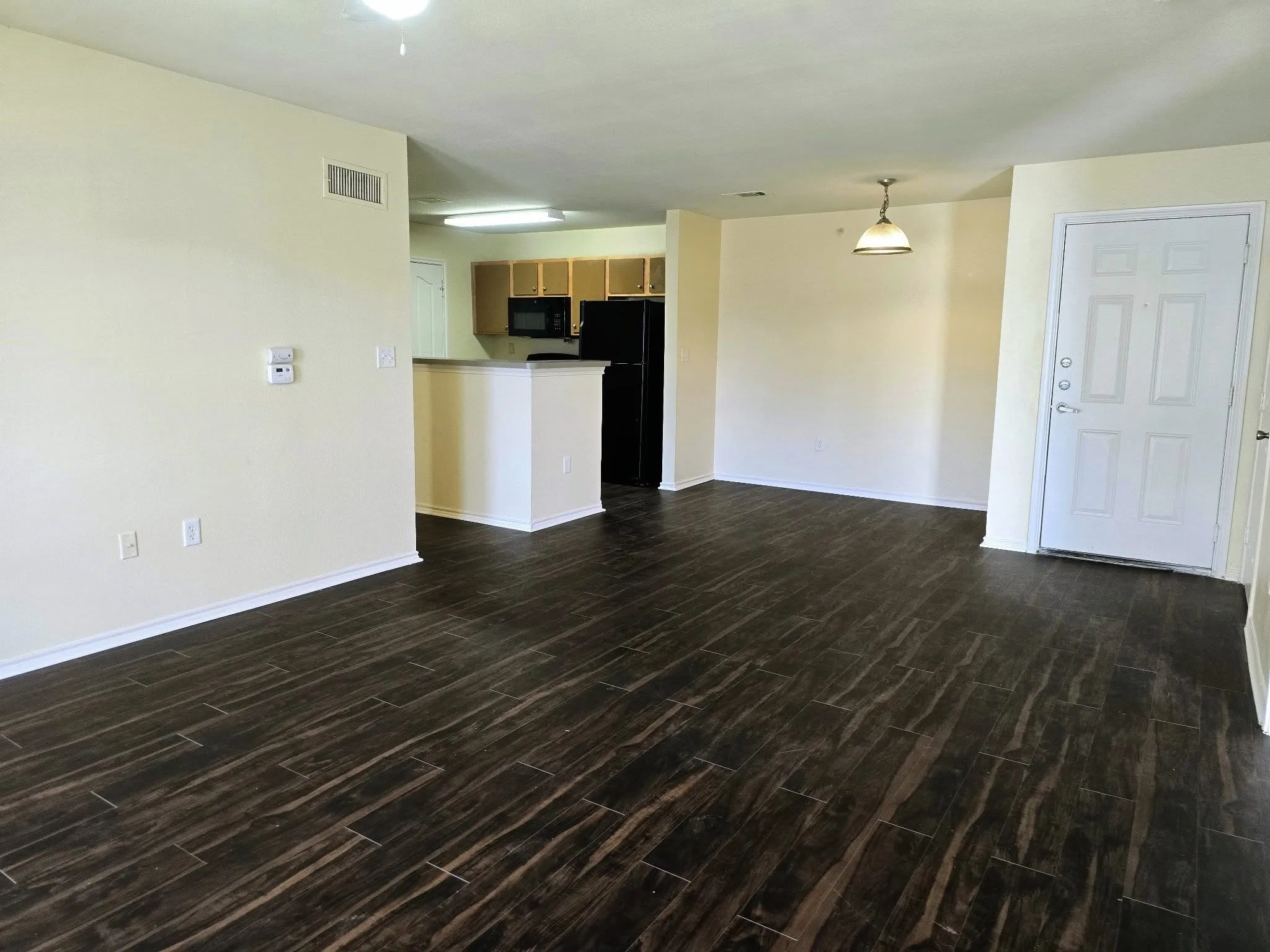 Apartment For Rent in Wichita County , 1001 Redwood Avenue, Wichita Falls, Texas 76301, 3 Bedrooms, 2 Bathrooms, Garage spaces, 1,147 Sqft, built in 2008, Price $1,025, mls#21204459, Real Estate Agent in Wichita Falls, Homes For Rent in Wichita county, Homes For Rent in Wichita Falls, Realtor in Wichita Falls Texas, Real Estate Brokerage Independent Realty Texas, Luminita Cordes Realtor