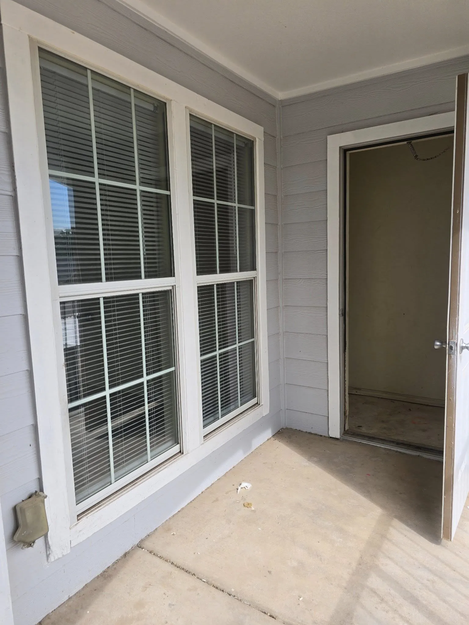 Apartment For Rent in Wichita County , 1001 Redwood Avenue, Wichita Falls, Texas 76301, 3 Bedrooms, 2 Bathrooms, Garage spaces, 1,147 Sqft, built in 2008, Price $1,025, mls#21204459, Real Estate Agent in Wichita Falls, Homes For Rent in Wichita county, Homes For Rent in Wichita Falls, Realtor in Wichita Falls Texas, Real Estate Brokerage Independent Realty Texas, Luminita Cordes Realtor