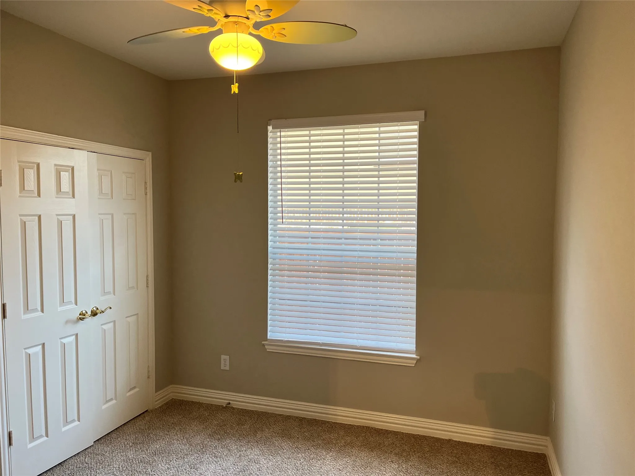 Single Family Residence For Sale in Denton County , 135 Whitney Drive, Hickory Creek, Texas 75065, 4 Bedroom, 3 Bathroom, 2 Garage spaces, 3,203 Sqft, built in 2000, Preowned, mls#21204180, Real Estate Agent in Hickory Creek, Homes For Sale in Denton county, Homes For Sale in Hickory Creek, Realtor in Hickory Creek Texas, Real Estate Brokerage Independent Realty Texas, Luminita Cordes Realtor
