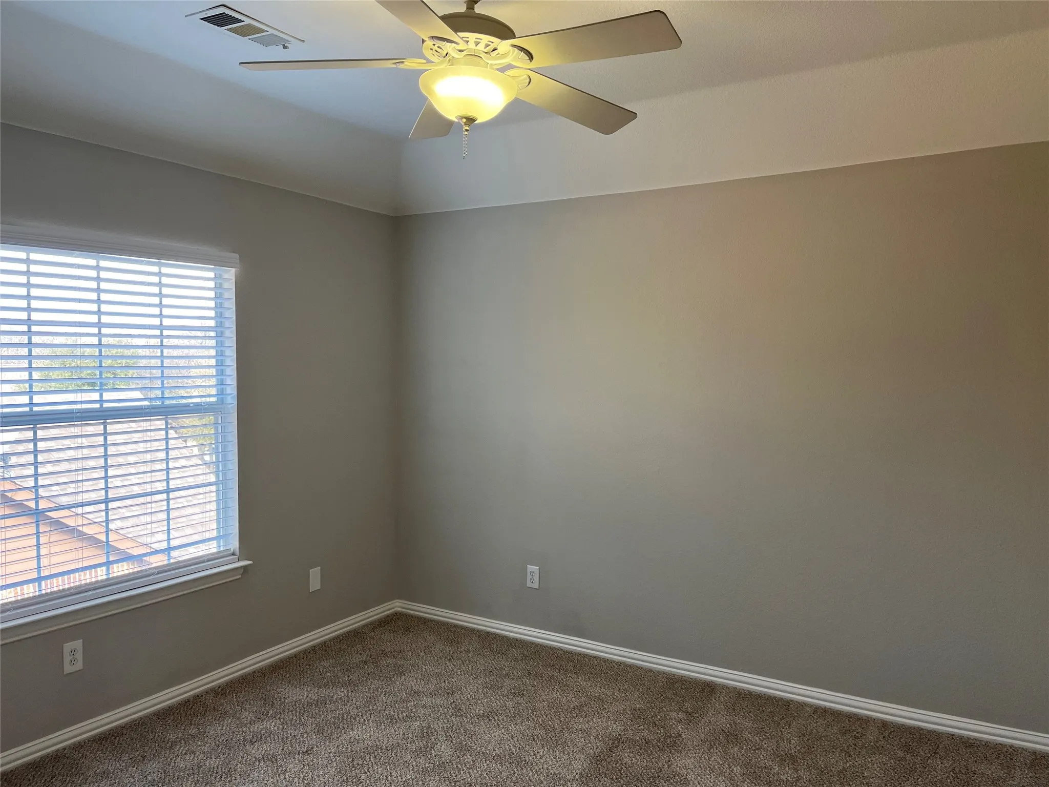 Single Family Residence For Sale in Denton County , 135 Whitney Drive, Hickory Creek, Texas 75065, 4 Bedroom, 3 Bathroom, 2 Garage spaces, 3,203 Sqft, built in 2000, Preowned, mls#21204180, Real Estate Agent in Hickory Creek, Homes For Sale in Denton county, Homes For Sale in Hickory Creek, Realtor in Hickory Creek Texas, Real Estate Brokerage Independent Realty Texas, Luminita Cordes Realtor