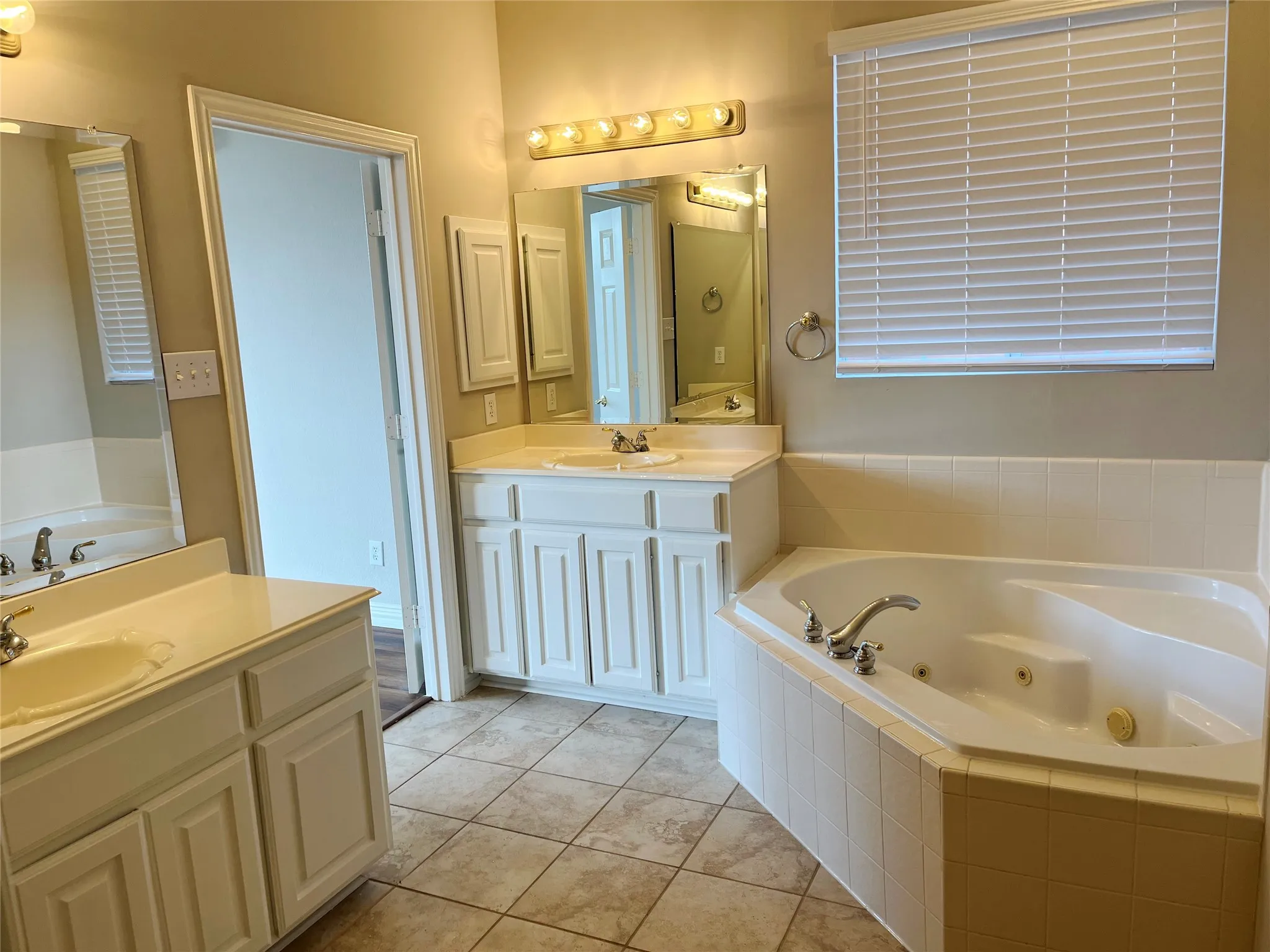 Single Family Residence For Sale in Denton County , 135 Whitney Drive, Hickory Creek, Texas 75065, 4 Bedroom, 3 Bathroom, 2 Garage spaces, 3,203 Sqft, built in 2000, Preowned, mls#21204180, Real Estate Agent in Hickory Creek, Homes For Sale in Denton county, Homes For Sale in Hickory Creek, Realtor in Hickory Creek Texas, Real Estate Brokerage Independent Realty Texas, Luminita Cordes Realtor