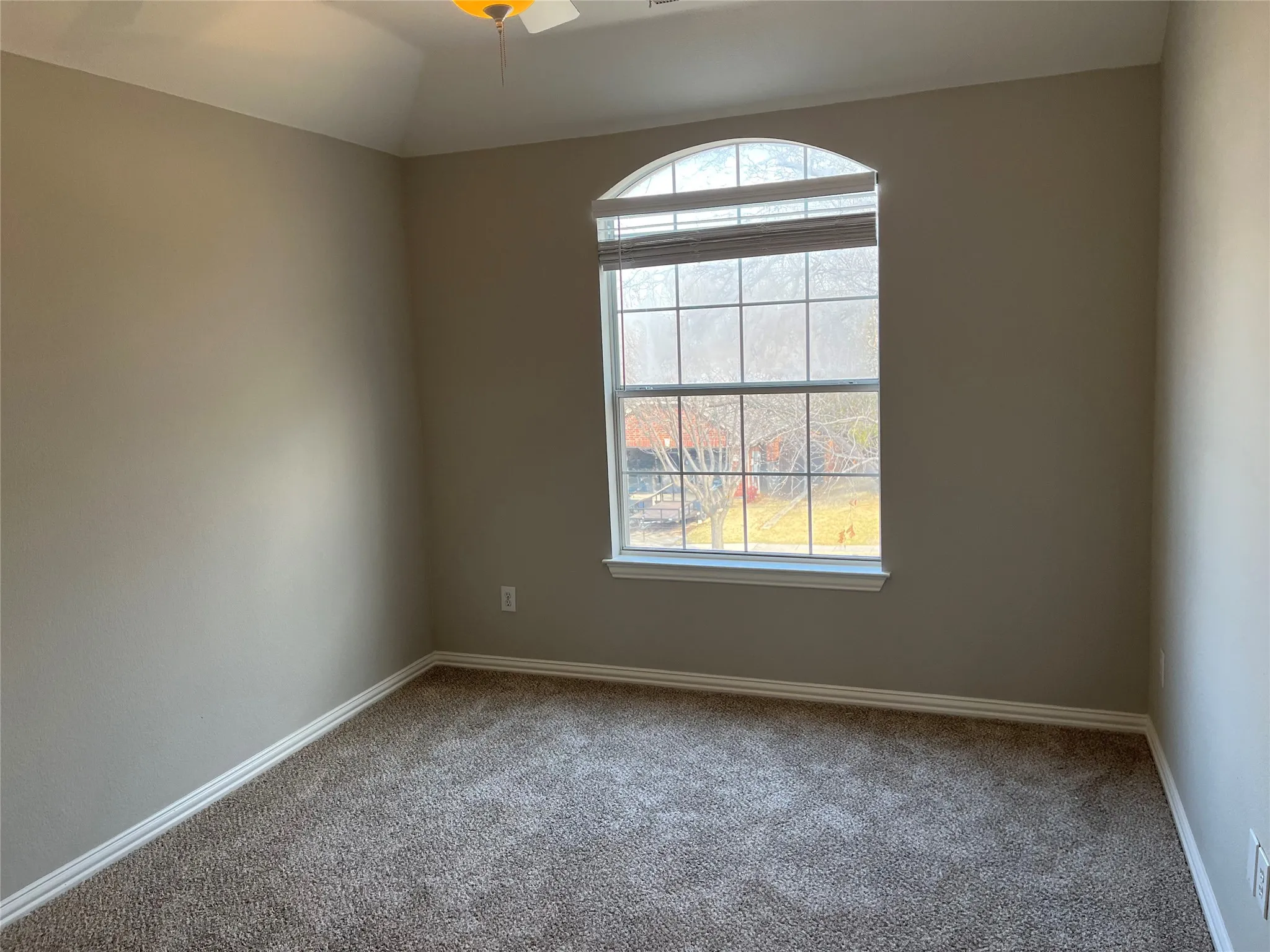 Single Family Residence For Sale in Denton County , 135 Whitney Drive, Hickory Creek, Texas 75065, 4 Bedroom, 3 Bathroom, 2 Garage spaces, 3,203 Sqft, built in 2000, Preowned, mls#21204180, Real Estate Agent in Hickory Creek, Homes For Sale in Denton county, Homes For Sale in Hickory Creek, Realtor in Hickory Creek Texas, Real Estate Brokerage Independent Realty Texas, Luminita Cordes Realtor