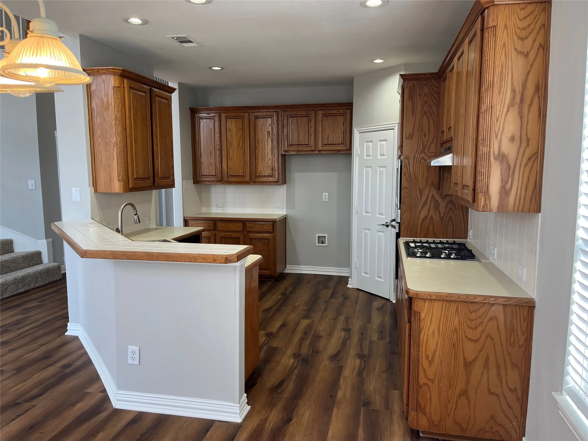 Single Family Residence For Sale in Denton County , 135 Whitney Drive, Hickory Creek, Texas 75065, 4 Bedroom, 3 Bathroom, 2 Garage spaces, 3,203 Sqft, built in 2000, Preowned, mls#21204180, Real Estate Agent in Hickory Creek, Homes For Sale in Denton county, Homes For Sale in Hickory Creek, Realtor in Hickory Creek Texas, Real Estate Brokerage Independent Realty Texas, Luminita Cordes Realtor