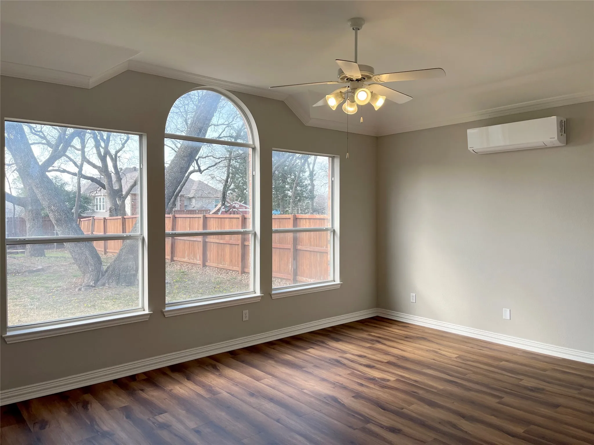Single Family Residence For Sale in Denton County , 135 Whitney Drive, Hickory Creek, Texas 75065, 4 Bedroom, 3 Bathroom, 2 Garage spaces, 3,203 Sqft, built in 2000, Preowned, mls#21204180, Real Estate Agent in Hickory Creek, Homes For Sale in Denton county, Homes For Sale in Hickory Creek, Realtor in Hickory Creek Texas, Real Estate Brokerage Independent Realty Texas, Luminita Cordes Realtor