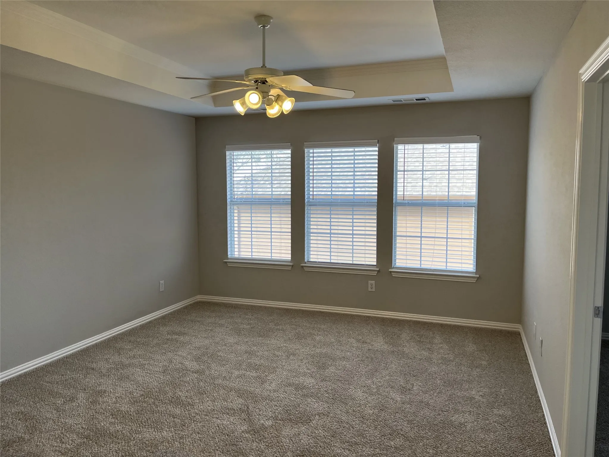 Single Family Residence For Sale in Denton County , 135 Whitney Drive, Hickory Creek, Texas 75065, 4 Bedroom, 3 Bathroom, 2 Garage spaces, 3,203 Sqft, built in 2000, Preowned, mls#21204180, Real Estate Agent in Hickory Creek, Homes For Sale in Denton county, Homes For Sale in Hickory Creek, Realtor in Hickory Creek Texas, Real Estate Brokerage Independent Realty Texas, Luminita Cordes Realtor