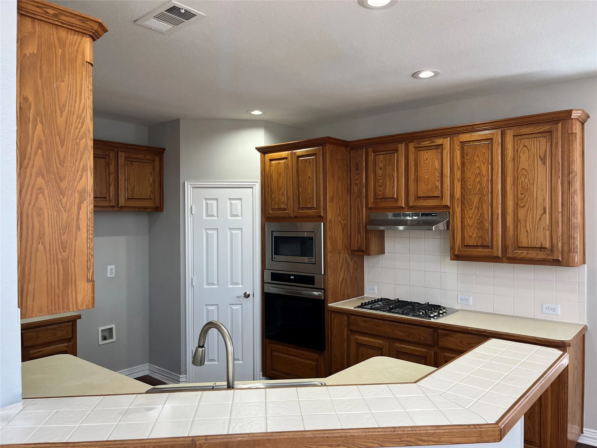 Single Family Residence For Sale in Denton County , 135 Whitney Drive, Hickory Creek, Texas 75065, 4 Bedroom, 3 Bathroom, 2 Garage spaces, 3,203 Sqft, built in 2000, Preowned, mls#21204180, Real Estate Agent in Hickory Creek, Homes For Sale in Denton county, Homes For Sale in Hickory Creek, Realtor in Hickory Creek Texas, Real Estate Brokerage Independent Realty Texas, Luminita Cordes Realtor