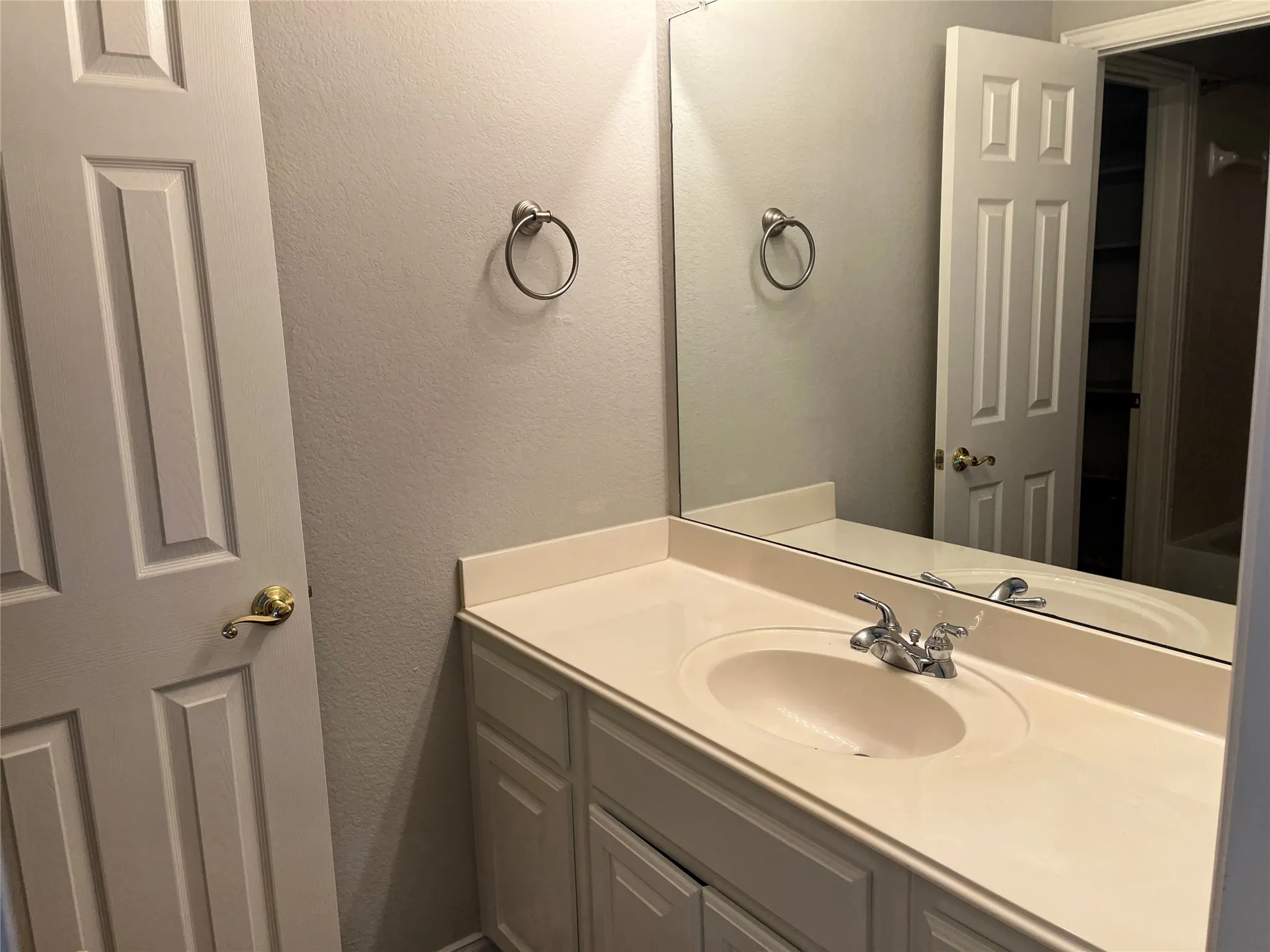 Single Family Residence For Sale in Denton County , 135 Whitney Drive, Hickory Creek, Texas 75065, 4 Bedroom, 3 Bathroom, 2 Garage spaces, 3,203 Sqft, built in 2000, Preowned, mls#21204180, Real Estate Agent in Hickory Creek, Homes For Sale in Denton county, Homes For Sale in Hickory Creek, Realtor in Hickory Creek Texas, Real Estate Brokerage Independent Realty Texas, Luminita Cordes Realtor