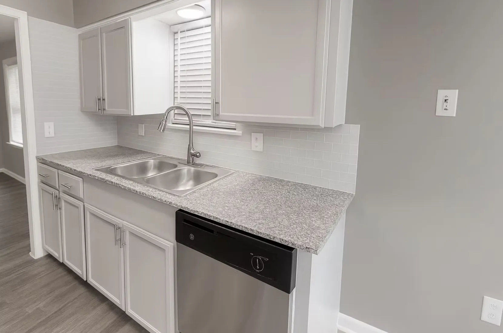 Apartment For Rent in Dallas County , 6151 E Mockingbird Lane, Dallas, Texas 75214, 2 Bedrooms, 1 Bathroom, Garage spaces, 880 Sqft, built in 1960, Price $1,350, mls#21204481, Real Estate Agent in Dallas, Homes For Rent in Dallas county, Homes For Rent in Dallas, Realtor in Dallas Texas, Real Estate Brokerage Independent Realty Texas, Luminita Cordes Realtor