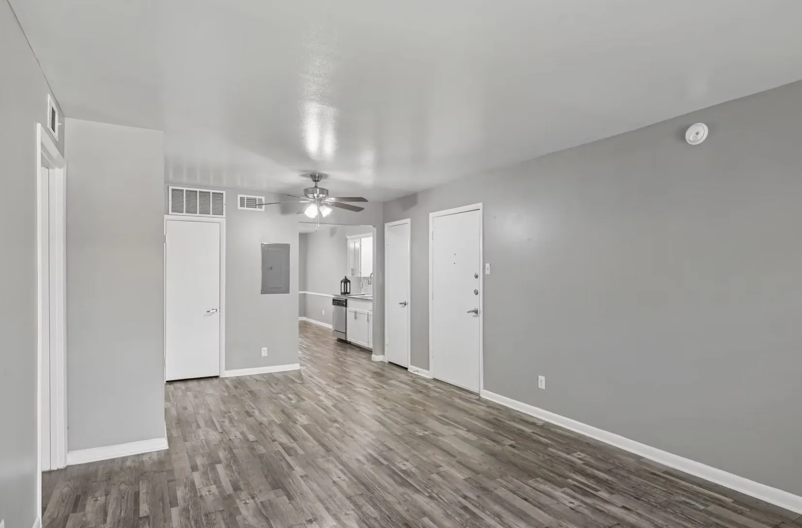 Apartment For Rent in Dallas County , 6151 E Mockingbird Lane, Dallas, Texas 75214, 2 Bedrooms, 1 Bathroom, Garage spaces, 880 Sqft, built in 1960, Price $1,350, mls#21204481, Real Estate Agent in Dallas, Homes For Rent in Dallas county, Homes For Rent in Dallas, Realtor in Dallas Texas, Real Estate Brokerage Independent Realty Texas, Luminita Cordes Realtor