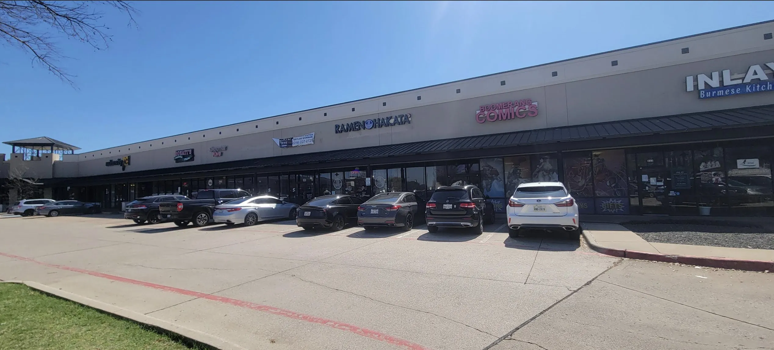View of commercial location with uncovered parking