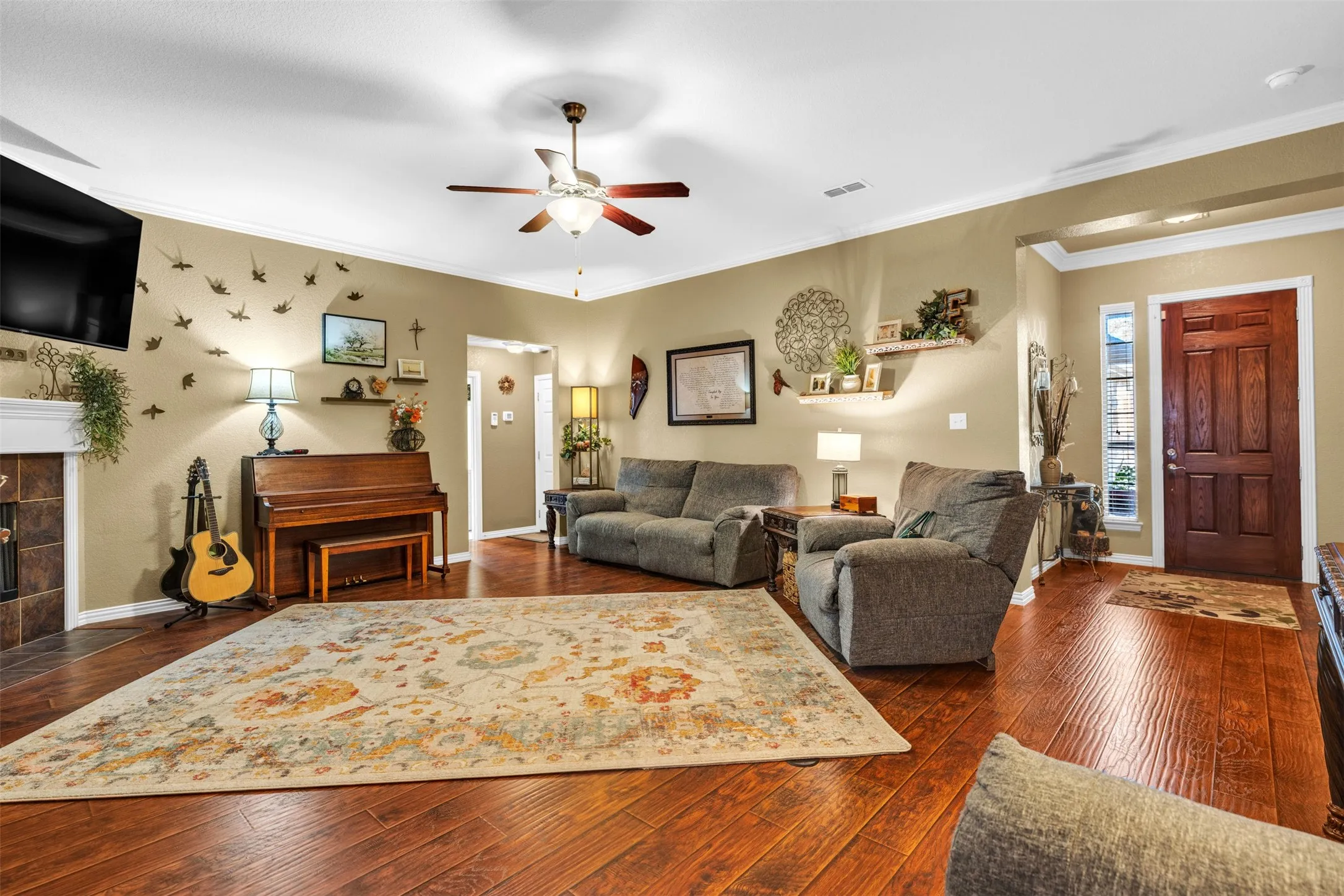 Single Family Residence For Sale in Johnson County , 108 Lauren Court, Joshua, Texas 76058, 4 Bedroom, 3 Bathroom, 3 Garage spaces, 2,378 Sqft, built in 2012, Preowned, mls#21204503, Real Estate Agent in Joshua, Homes For Sale in Johnson county, Homes For Sale in Joshua, Realtor in Joshua Texas, Real Estate Brokerage Independent Realty Texas, Luminita Cordes Realtor