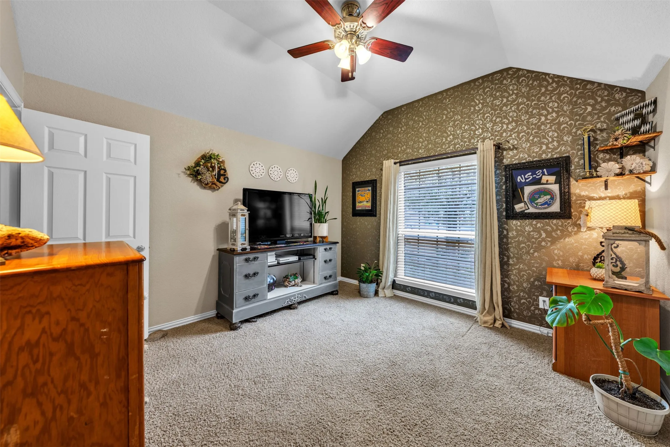 Single Family Residence For Sale in Johnson County , 108 Lauren Court, Joshua, Texas 76058, 4 Bedroom, 3 Bathroom, 3 Garage spaces, 2,378 Sqft, built in 2012, Preowned, mls#21204503, Real Estate Agent in Joshua, Homes For Sale in Johnson county, Homes For Sale in Joshua, Realtor in Joshua Texas, Real Estate Brokerage Independent Realty Texas, Luminita Cordes Realtor