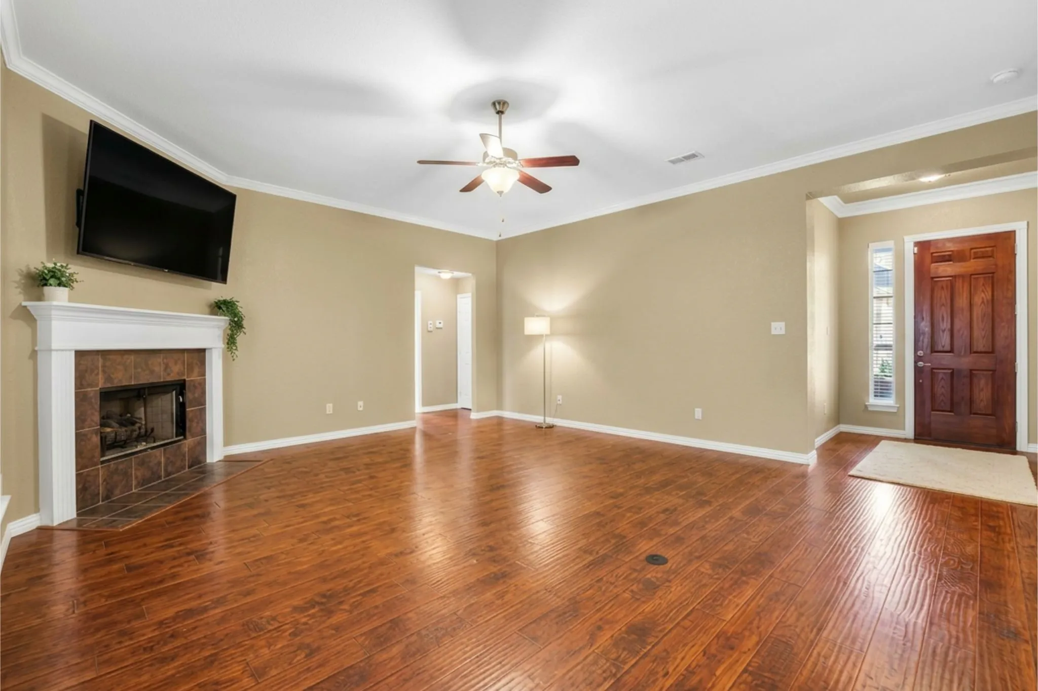 Single Family Residence For Sale in Johnson County , 108 Lauren Court, Joshua, Texas 76058, 4 Bedroom, 3 Bathroom, 3 Garage spaces, 2,378 Sqft, built in 2012, Preowned, mls#21204503, Real Estate Agent in Joshua, Homes For Sale in Johnson county, Homes For Sale in Joshua, Realtor in Joshua Texas, Real Estate Brokerage Independent Realty Texas, Luminita Cordes Realtor
