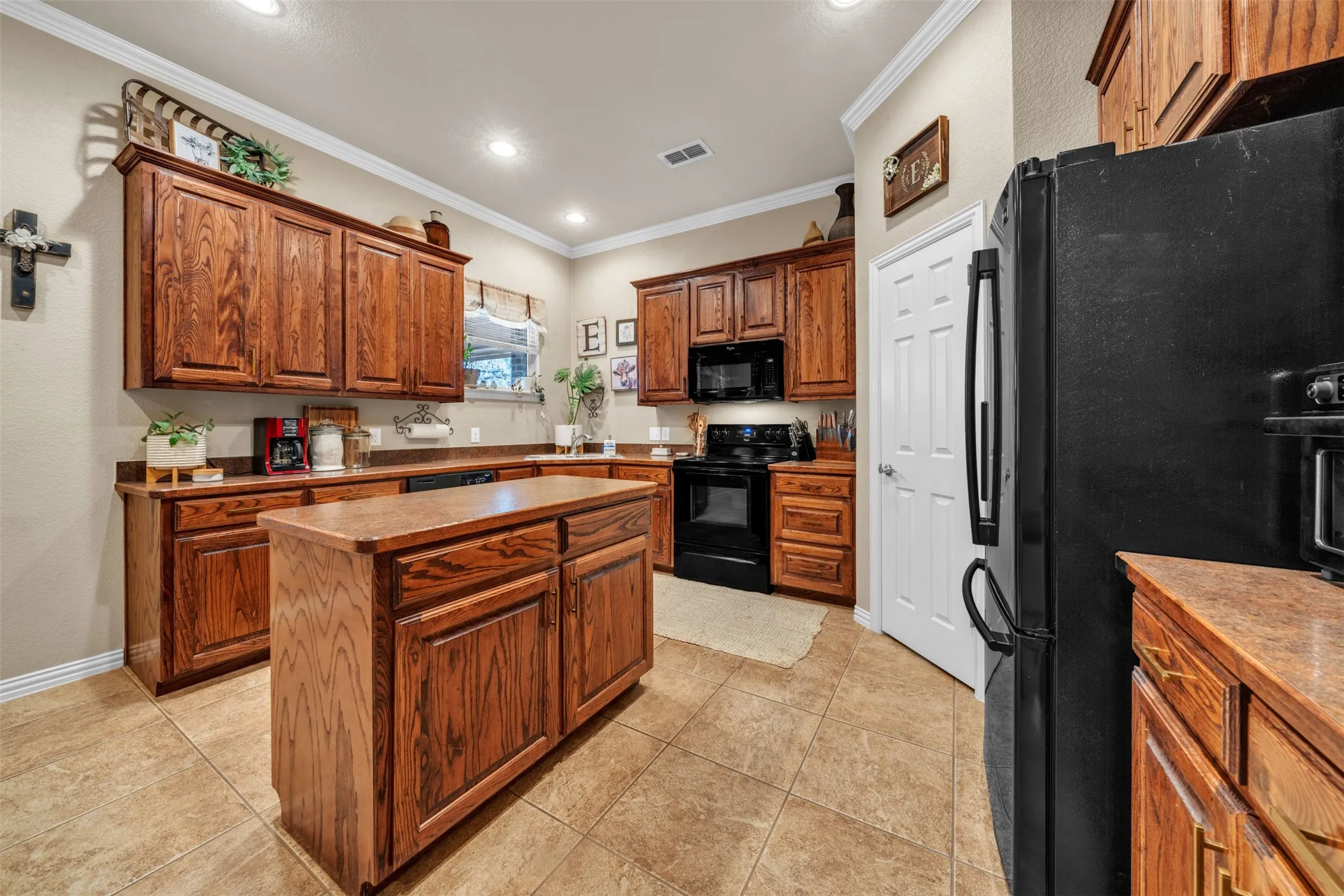 Single Family Residence For Sale in Johnson County , 108 Lauren Court, Joshua, Texas 76058, 4 Bedroom, 3 Bathroom, 3 Garage spaces, 2,378 Sqft, built in 2012, Preowned, mls#21204503, Real Estate Agent in Joshua, Homes For Sale in Johnson county, Homes For Sale in Joshua, Realtor in Joshua Texas, Real Estate Brokerage Independent Realty Texas, Luminita Cordes Realtor