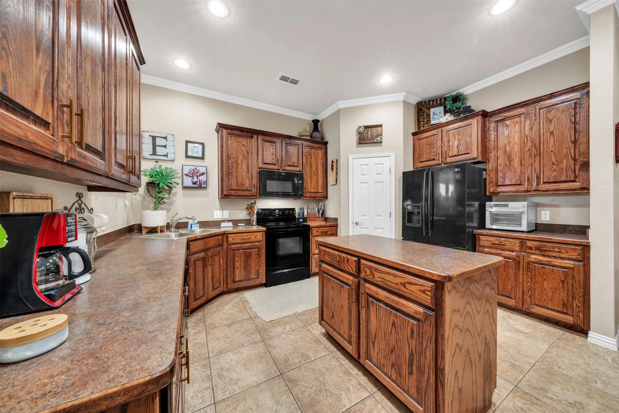 Single Family Residence For Sale in Johnson County , 108 Lauren Court, Joshua, Texas 76058, 4 Bedroom, 3 Bathroom, 3 Garage spaces, 2,378 Sqft, built in 2012, Preowned, mls#21204503, Real Estate Agent in Joshua, Homes For Sale in Johnson county, Homes For Sale in Joshua, Realtor in Joshua Texas, Real Estate Brokerage Independent Realty Texas, Luminita Cordes Realtor