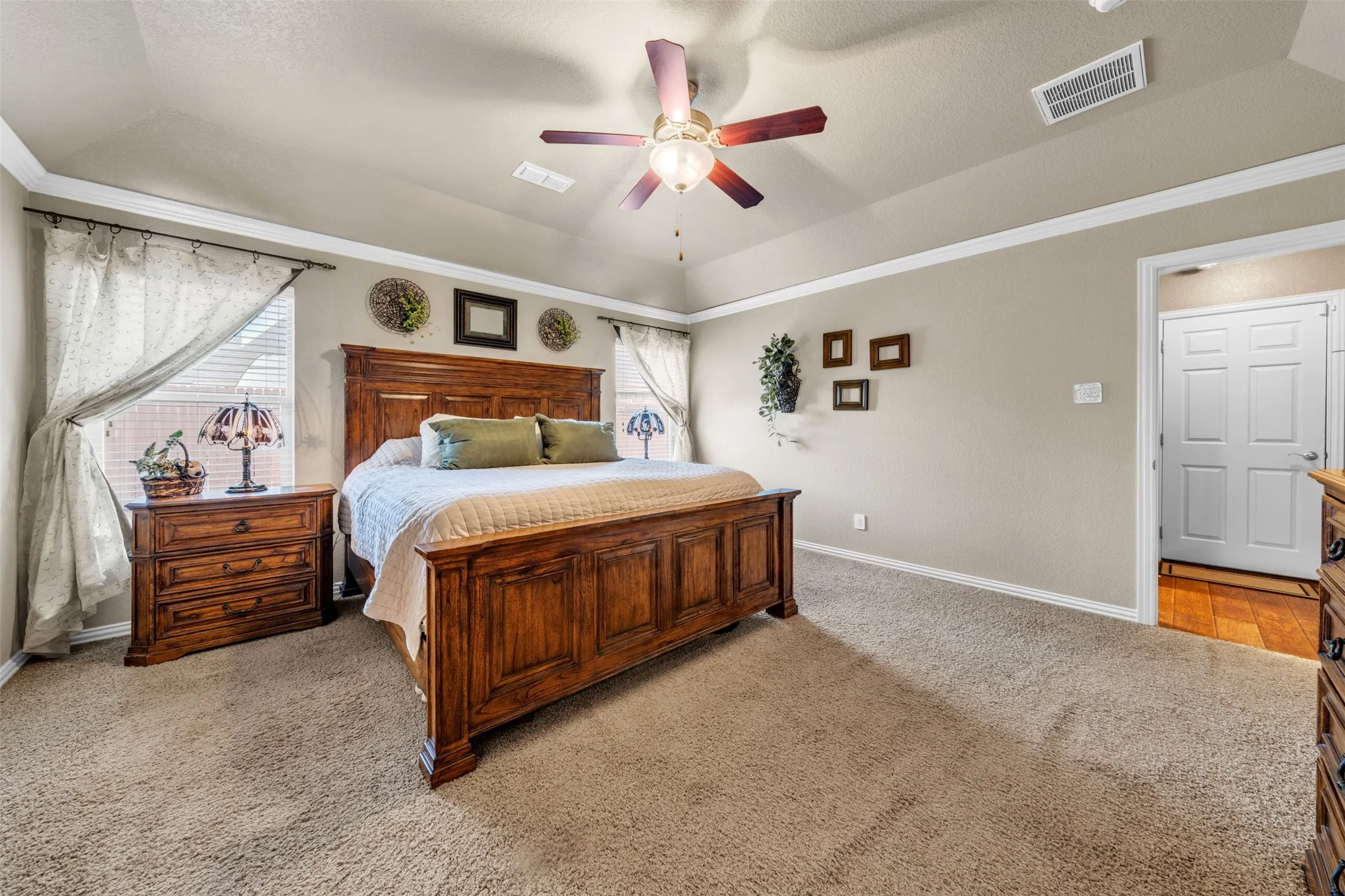Single Family Residence For Sale in Johnson County , 108 Lauren Court, Joshua, Texas 76058, 4 Bedroom, 3 Bathroom, 3 Garage spaces, 2,378 Sqft, built in 2012, Preowned, mls#21204503, Real Estate Agent in Joshua, Homes For Sale in Johnson county, Homes For Sale in Joshua, Realtor in Joshua Texas, Real Estate Brokerage Independent Realty Texas, Luminita Cordes Realtor