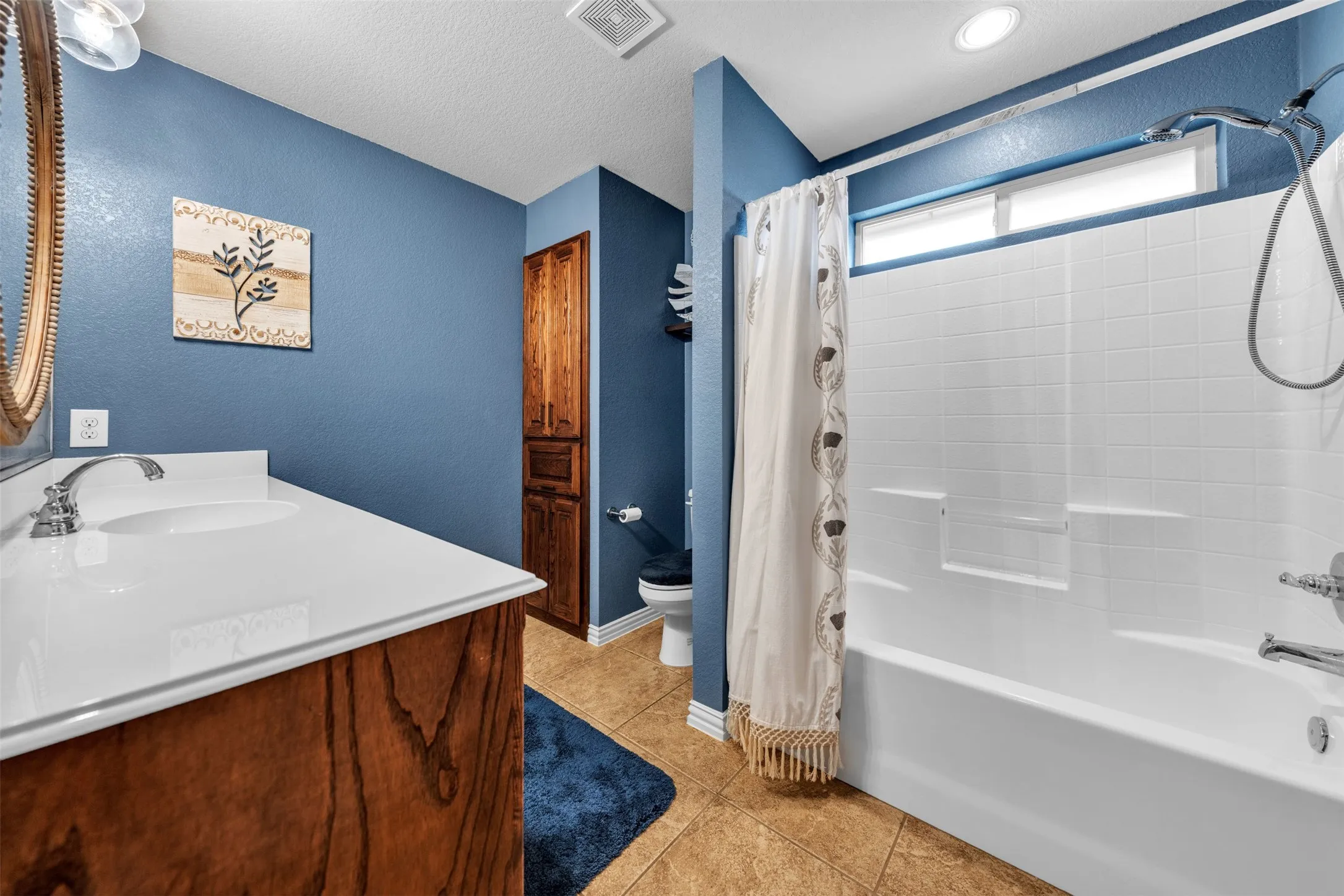 Single Family Residence For Sale in Johnson County , 108 Lauren Court, Joshua, Texas 76058, 4 Bedroom, 3 Bathroom, 3 Garage spaces, 2,378 Sqft, built in 2012, Preowned, mls#21204503, Real Estate Agent in Joshua, Homes For Sale in Johnson county, Homes For Sale in Joshua, Realtor in Joshua Texas, Real Estate Brokerage Independent Realty Texas, Luminita Cordes Realtor