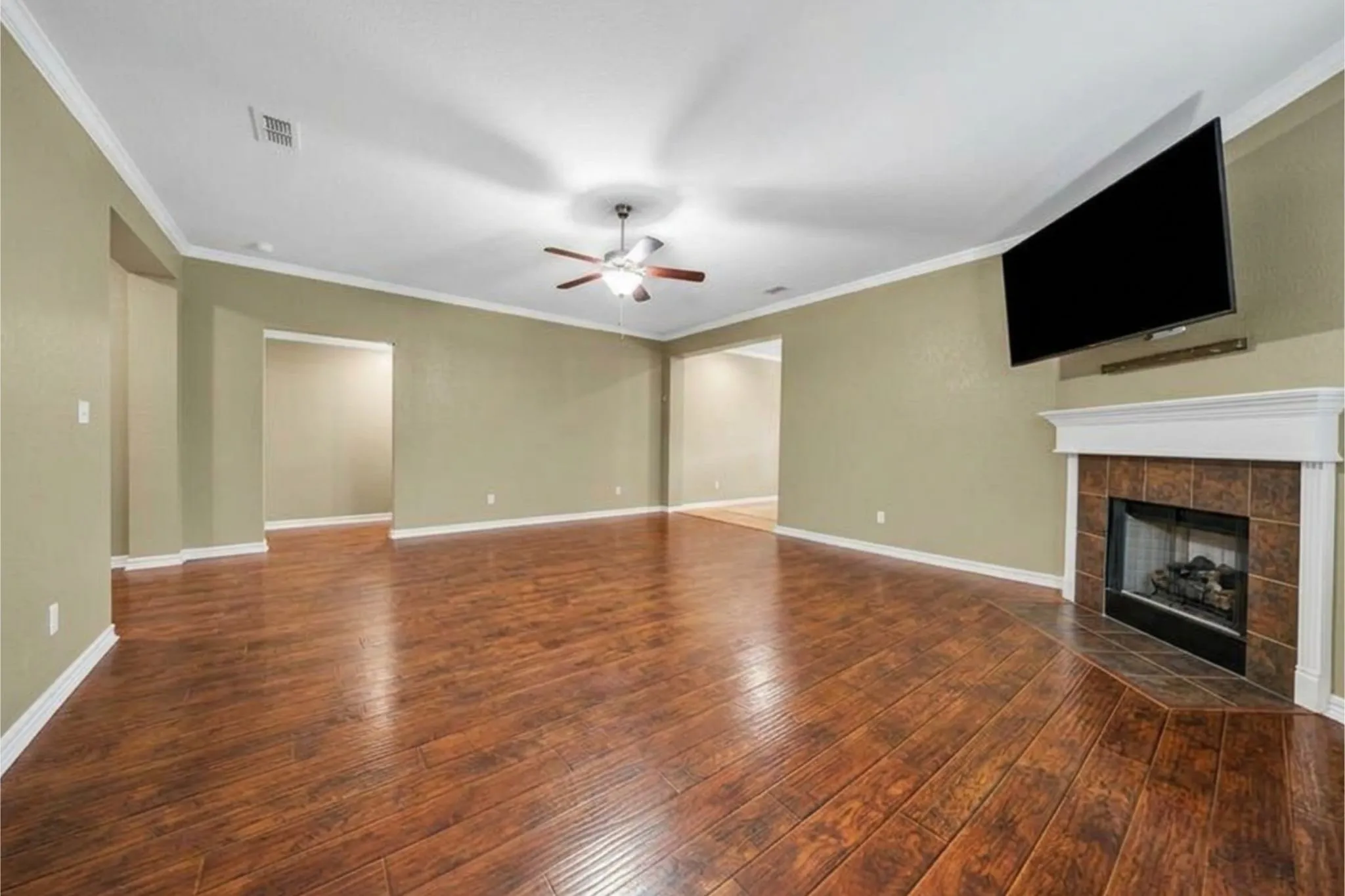 Single Family Residence For Sale in Johnson County , 108 Lauren Court, Joshua, Texas 76058, 4 Bedroom, 3 Bathroom, 3 Garage spaces, 2,378 Sqft, built in 2012, Preowned, mls#21204503, Real Estate Agent in Joshua, Homes For Sale in Johnson county, Homes For Sale in Joshua, Realtor in Joshua Texas, Real Estate Brokerage Independent Realty Texas, Luminita Cordes Realtor