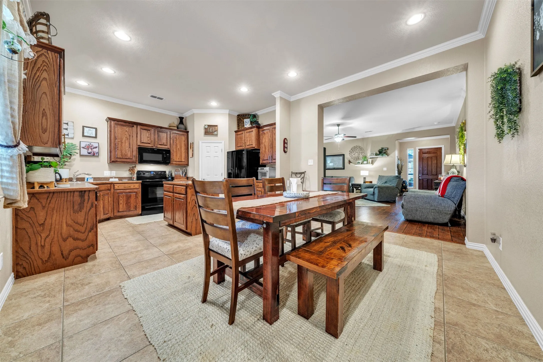 Single Family Residence For Sale in Johnson County , 108 Lauren Court, Joshua, Texas 76058, 4 Bedroom, 3 Bathroom, 3 Garage spaces, 2,378 Sqft, built in 2012, Preowned, mls#21204503, Real Estate Agent in Joshua, Homes For Sale in Johnson county, Homes For Sale in Joshua, Realtor in Joshua Texas, Real Estate Brokerage Independent Realty Texas, Luminita Cordes Realtor
