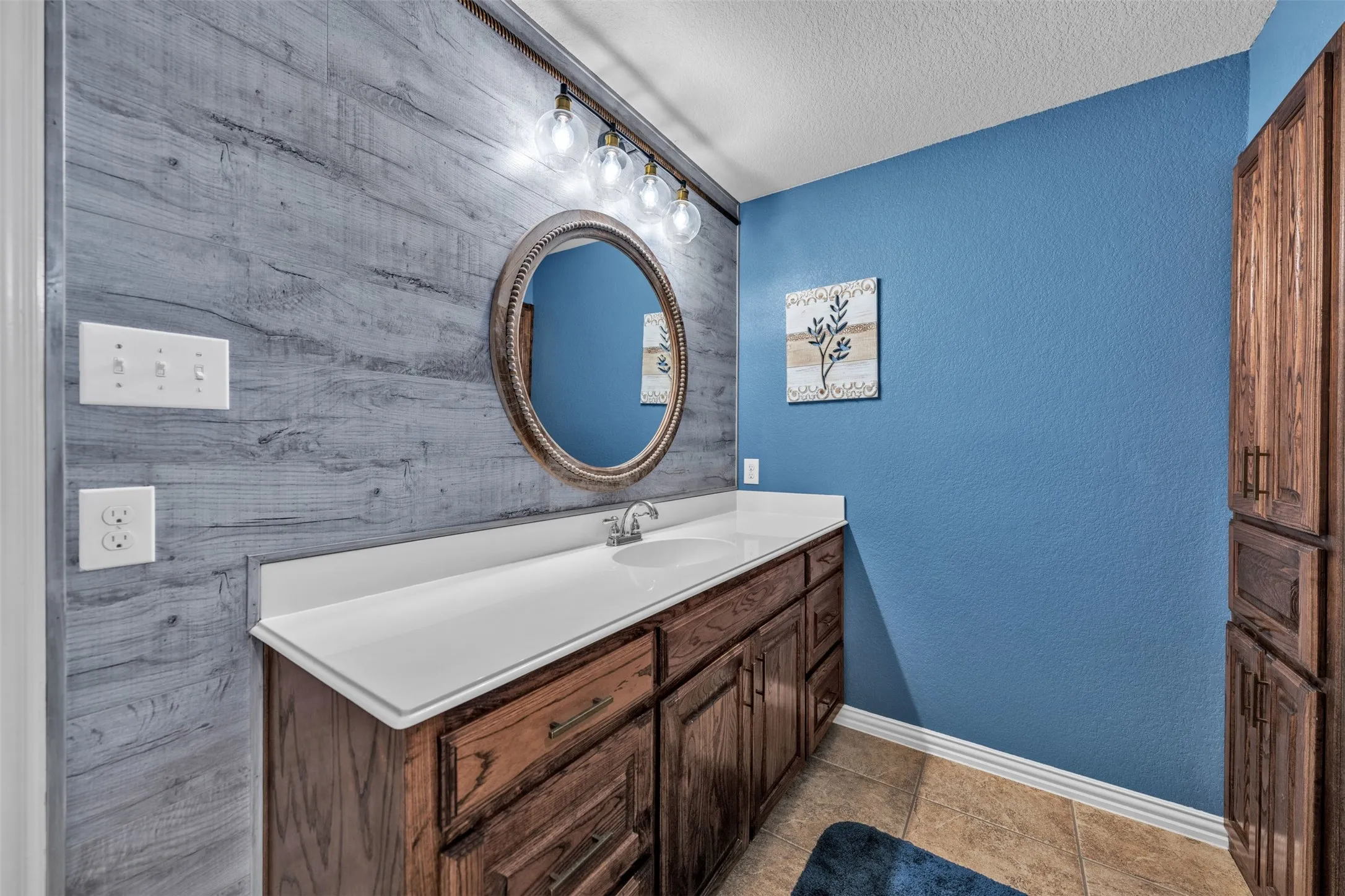 Single Family Residence For Sale in Johnson County , 108 Lauren Court, Joshua, Texas 76058, 4 Bedroom, 3 Bathroom, 3 Garage spaces, 2,378 Sqft, built in 2012, Preowned, mls#21204503, Real Estate Agent in Joshua, Homes For Sale in Johnson county, Homes For Sale in Joshua, Realtor in Joshua Texas, Real Estate Brokerage Independent Realty Texas, Luminita Cordes Realtor