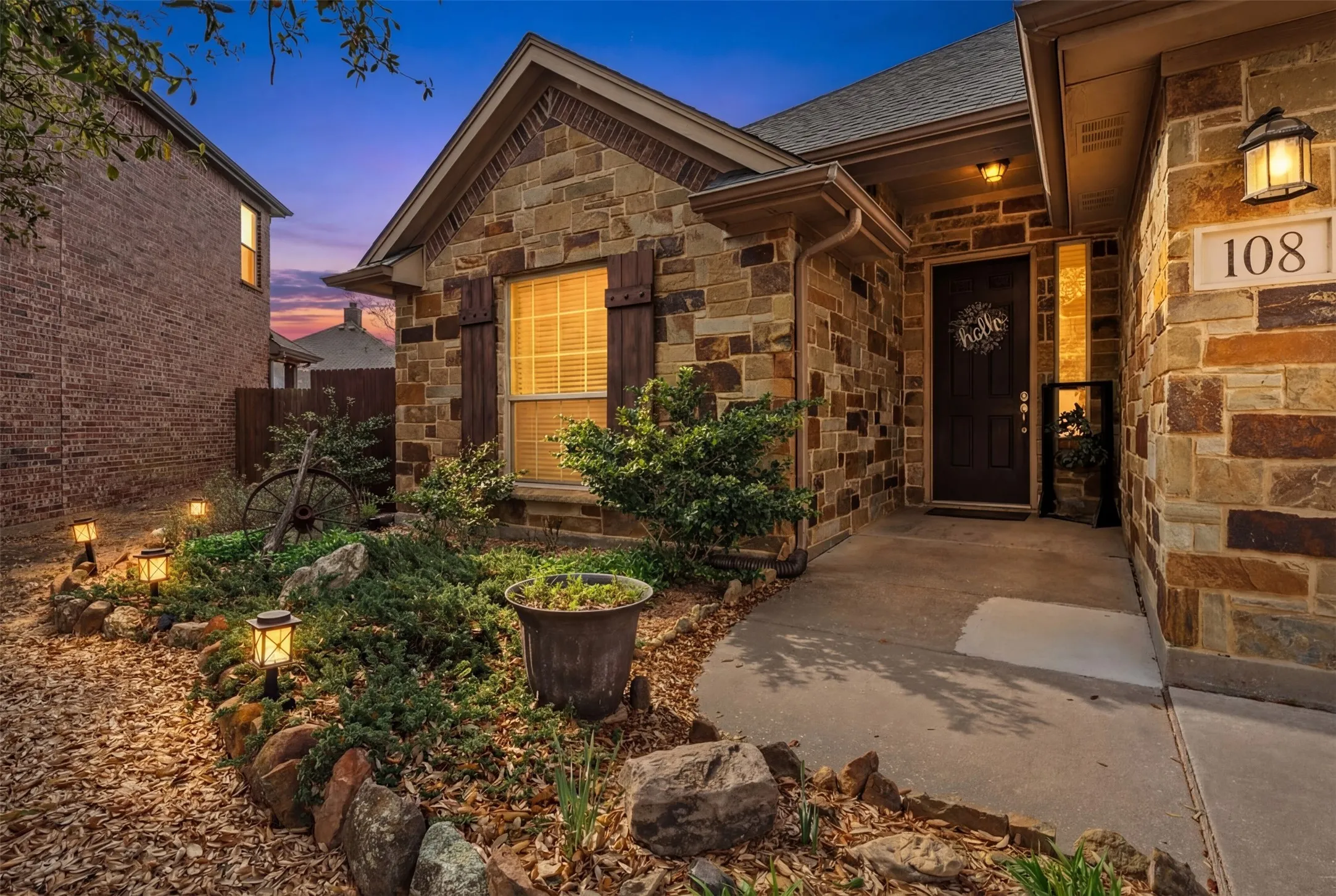 Single Family Residence For Sale in Johnson County , 108 Lauren Court, Joshua, Texas 76058, 4 Bedroom, 3 Bathroom, 3 Garage spaces, 2,378 Sqft, built in 2012, Preowned, mls#21204503, Real Estate Agent in Joshua, Homes For Sale in Johnson county, Homes For Sale in Joshua, Realtor in Joshua Texas, Real Estate Brokerage Independent Realty Texas, Luminita Cordes Realtor