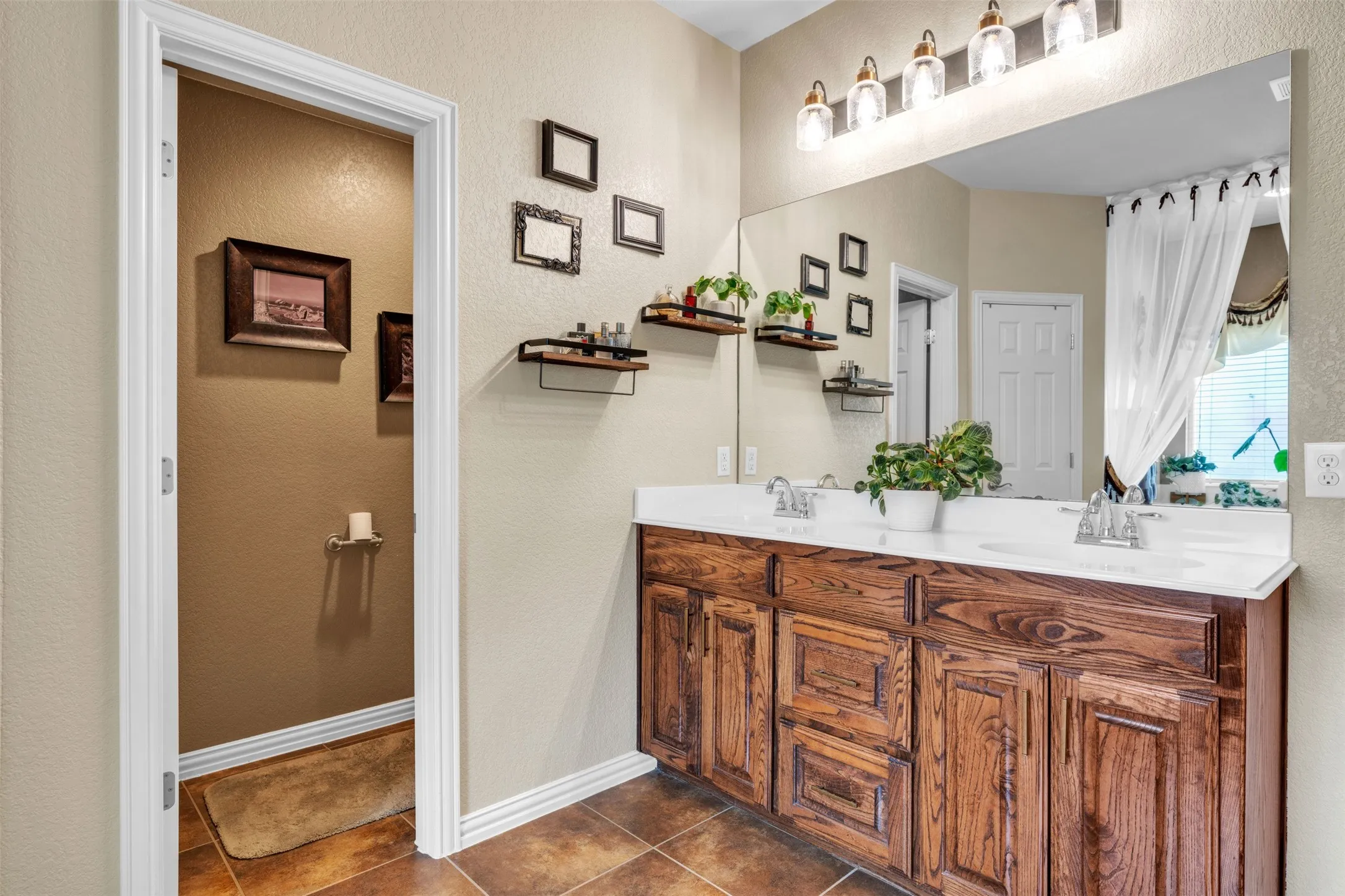 Single Family Residence For Sale in Johnson County , 108 Lauren Court, Joshua, Texas 76058, 4 Bedroom, 3 Bathroom, 3 Garage spaces, 2,378 Sqft, built in 2012, Preowned, mls#21204503, Real Estate Agent in Joshua, Homes For Sale in Johnson county, Homes For Sale in Joshua, Realtor in Joshua Texas, Real Estate Brokerage Independent Realty Texas, Luminita Cordes Realtor