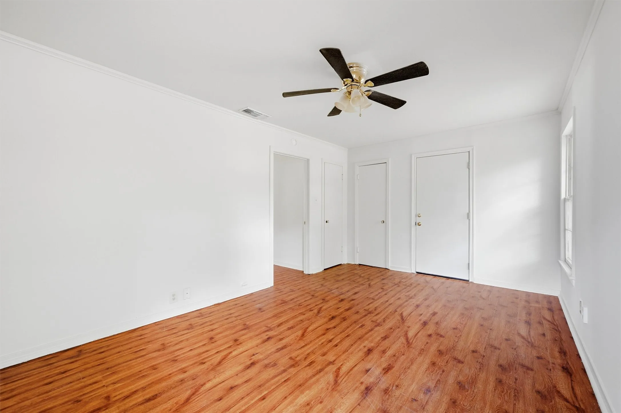 Single Family Residence For Sale in Grayson County , 545 N Wharton Street, Sherman, Texas 75092, 3 Bedroom, 1 Bathroom, 1 Garage spaces, 1,251 Sqft, built in 1920, Preowned, mls#21202198, Real Estate Agent in Sherman, Homes For Sale in Grayson county, Homes For Sale in Sherman, Realtor in Sherman Texas, Real Estate Brokerage Independent Realty Texas, Luminita Cordes Realtor