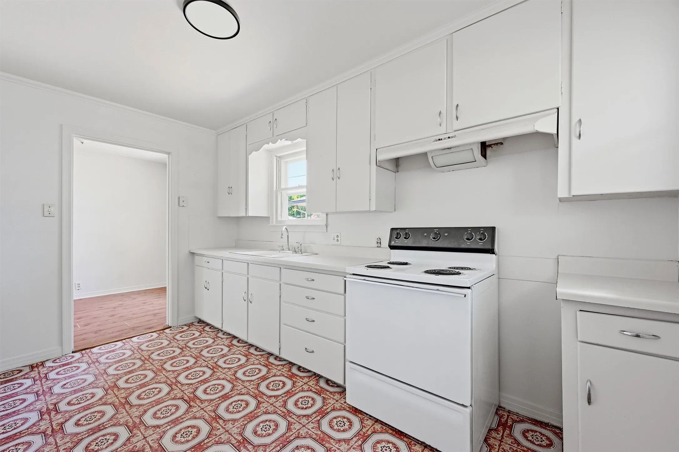 Single Family Residence For Sale in Grayson County , 545 N Wharton Street, Sherman, Texas 75092, 3 Bedroom, 1 Bathroom, 1 Garage spaces, 1,251 Sqft, built in 1920, Preowned, mls#21202198, Real Estate Agent in Sherman, Homes For Sale in Grayson county, Homes For Sale in Sherman, Realtor in Sherman Texas, Real Estate Brokerage Independent Realty Texas, Luminita Cordes Realtor