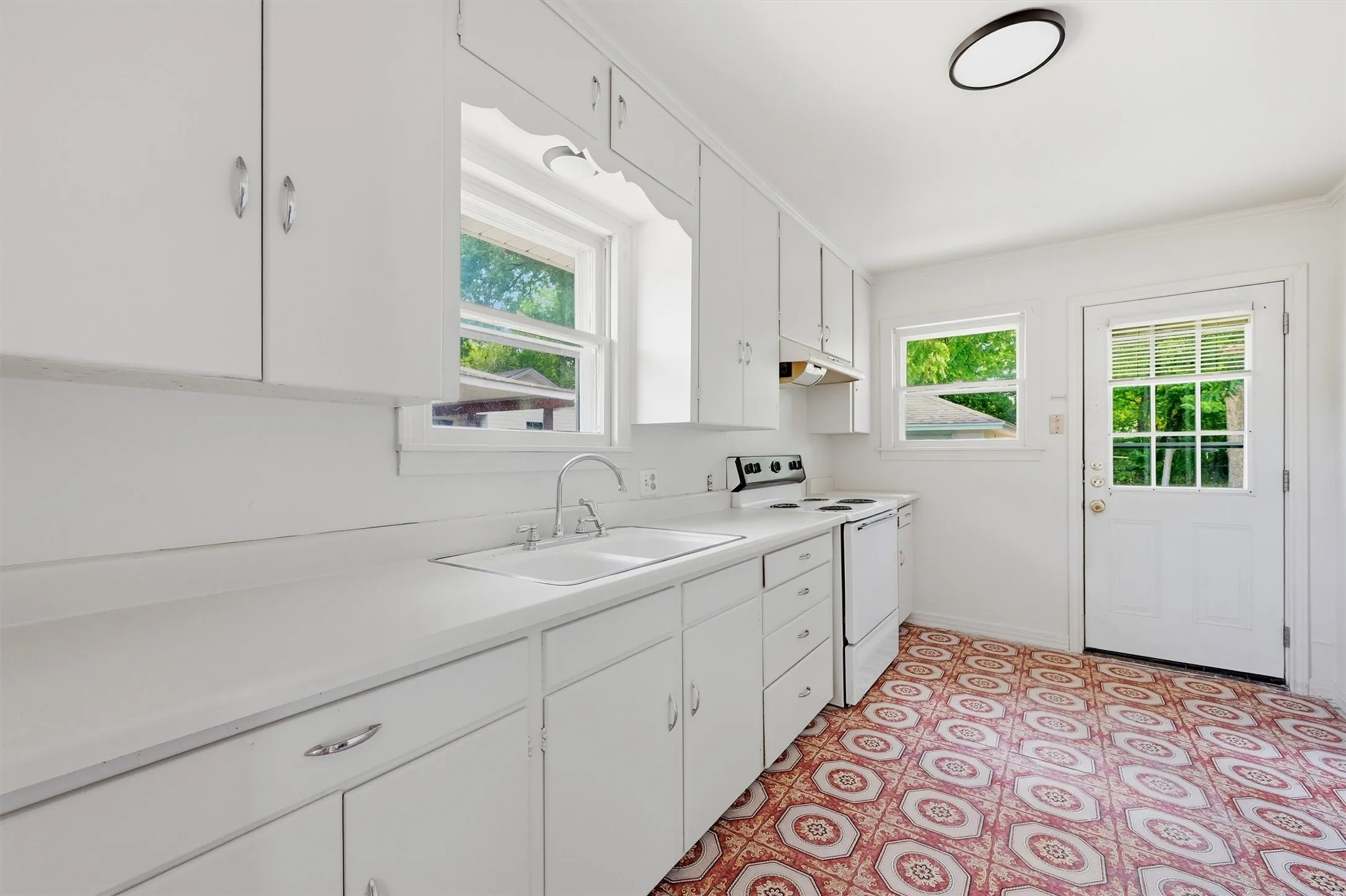 Single Family Residence For Sale in Grayson County , 545 N Wharton Street, Sherman, Texas 75092, 3 Bedroom, 1 Bathroom, 1 Garage spaces, 1,251 Sqft, built in 1920, Preowned, mls#21202198, Real Estate Agent in Sherman, Homes For Sale in Grayson county, Homes For Sale in Sherman, Realtor in Sherman Texas, Real Estate Brokerage Independent Realty Texas, Luminita Cordes Realtor
