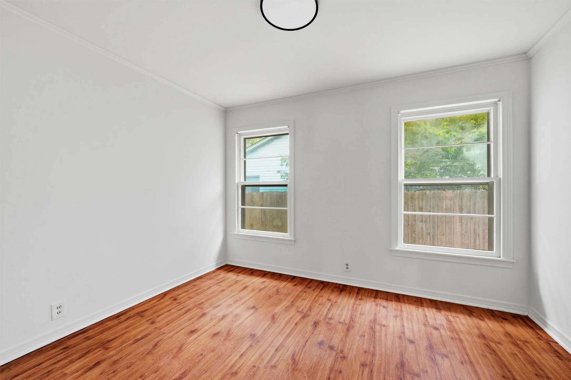 Single Family Residence For Sale in Grayson County , 545 N Wharton Street, Sherman, Texas 75092, 3 Bedroom, 1 Bathroom, 1 Garage spaces, 1,251 Sqft, built in 1920, Preowned, mls#21202198, Real Estate Agent in Sherman, Homes For Sale in Grayson county, Homes For Sale in Sherman, Realtor in Sherman Texas, Real Estate Brokerage Independent Realty Texas, Luminita Cordes Realtor