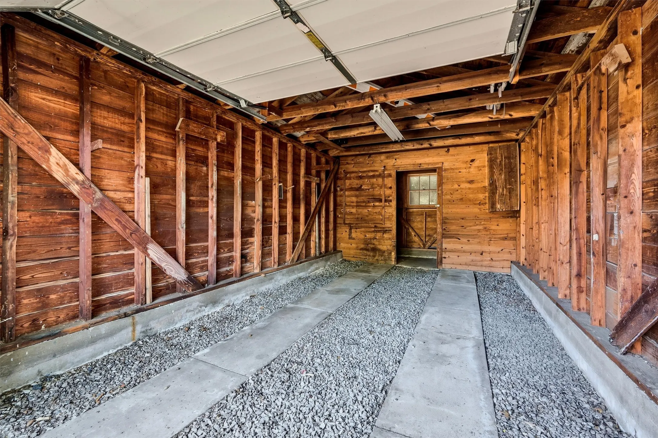 Single Family Residence For Sale in Grayson County , 545 N Wharton Street, Sherman, Texas 75092, 3 Bedroom, 1 Bathroom, 1 Garage spaces, 1,251 Sqft, built in 1920, Preowned, mls#21202198, Real Estate Agent in Sherman, Homes For Sale in Grayson county, Homes For Sale in Sherman, Realtor in Sherman Texas, Real Estate Brokerage Independent Realty Texas, Luminita Cordes Realtor