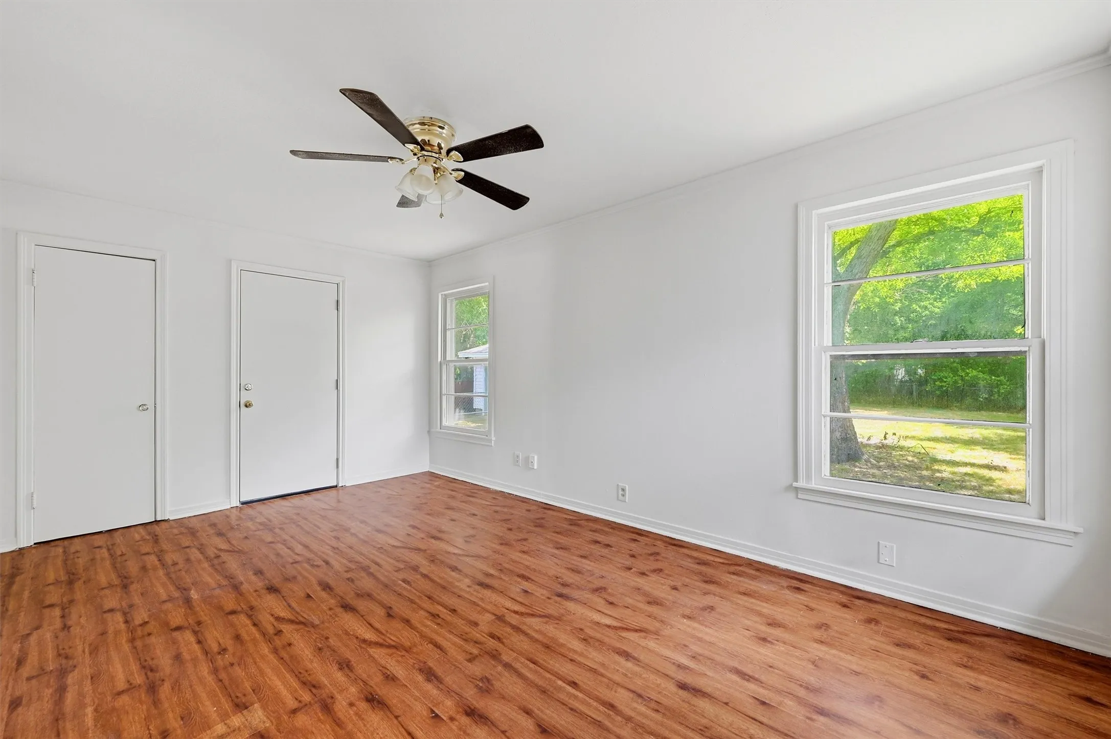 Single Family Residence For Sale in Grayson County , 545 N Wharton Street, Sherman, Texas 75092, 3 Bedroom, 1 Bathroom, 1 Garage spaces, 1,251 Sqft, built in 1920, Preowned, mls#21202198, Real Estate Agent in Sherman, Homes For Sale in Grayson county, Homes For Sale in Sherman, Realtor in Sherman Texas, Real Estate Brokerage Independent Realty Texas, Luminita Cordes Realtor