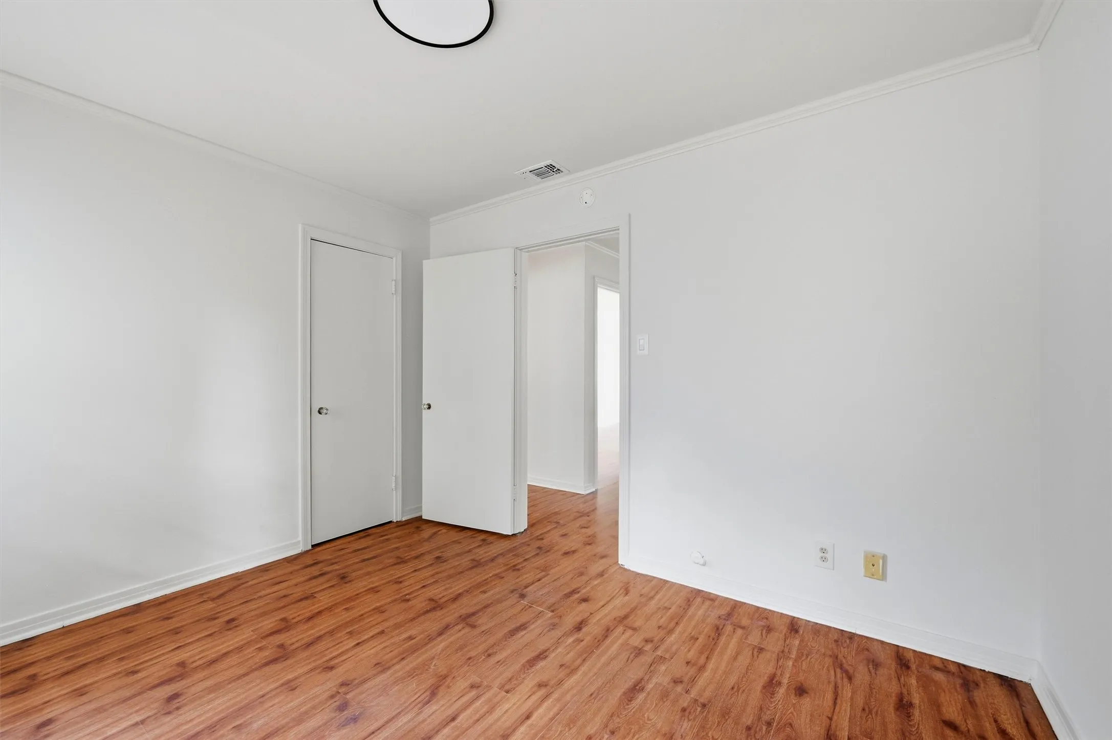Single Family Residence For Sale in Grayson County , 545 N Wharton Street, Sherman, Texas 75092, 3 Bedroom, 1 Bathroom, 1 Garage spaces, 1,251 Sqft, built in 1920, Preowned, mls#21202198, Real Estate Agent in Sherman, Homes For Sale in Grayson county, Homes For Sale in Sherman, Realtor in Sherman Texas, Real Estate Brokerage Independent Realty Texas, Luminita Cordes Realtor