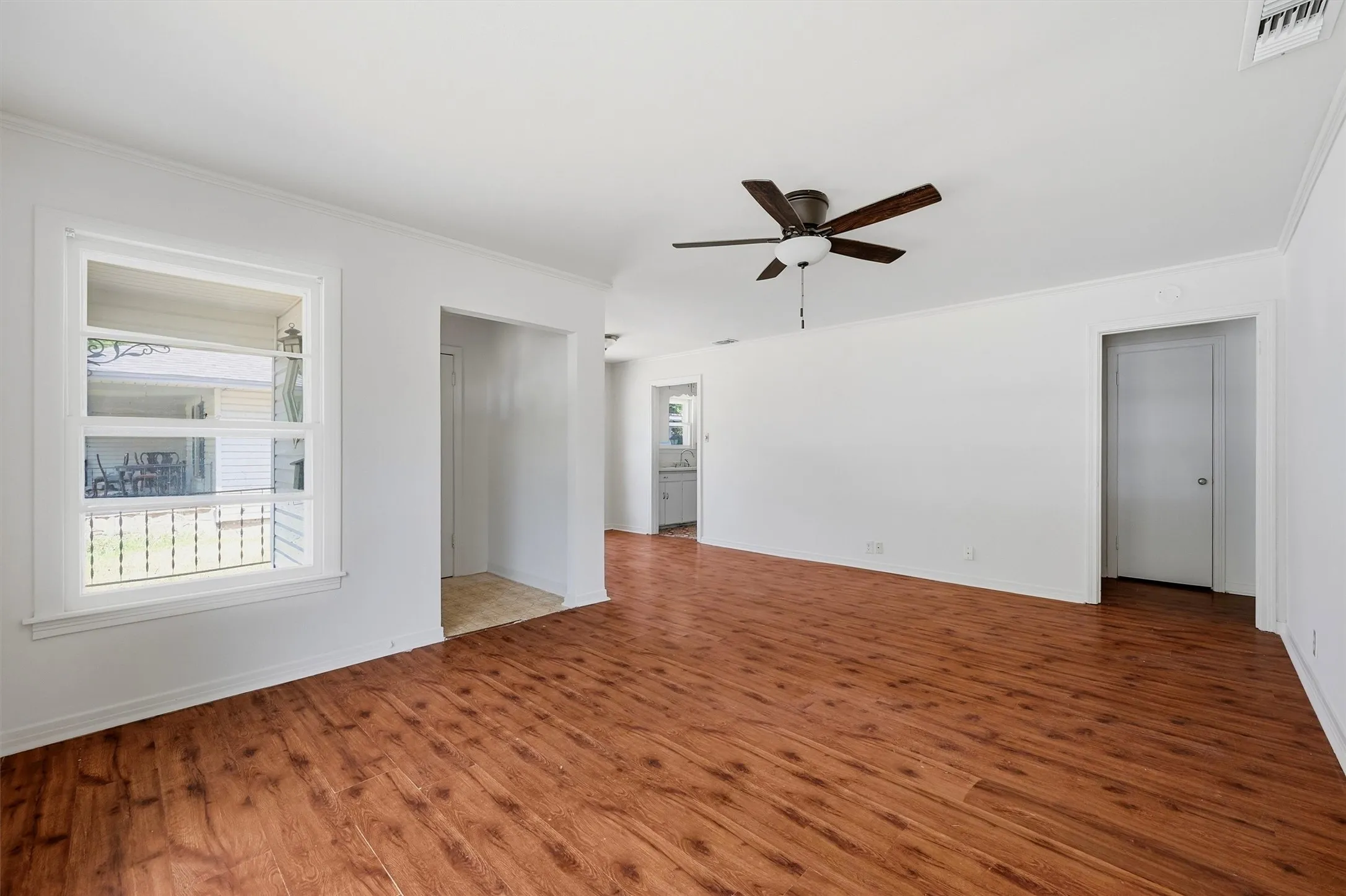Single Family Residence For Sale in Grayson County , 545 N Wharton Street, Sherman, Texas 75092, 3 Bedroom, 1 Bathroom, 1 Garage spaces, 1,251 Sqft, built in 1920, Preowned, mls#21202198, Real Estate Agent in Sherman, Homes For Sale in Grayson county, Homes For Sale in Sherman, Realtor in Sherman Texas, Real Estate Brokerage Independent Realty Texas, Luminita Cordes Realtor