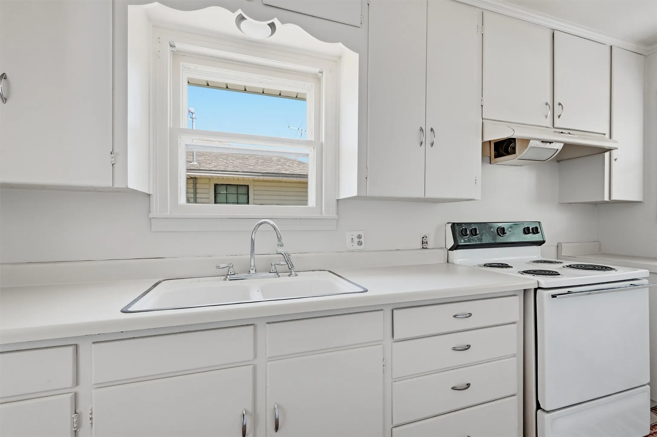 Single Family Residence For Sale in Grayson County , 545 N Wharton Street, Sherman, Texas 75092, 3 Bedroom, 1 Bathroom, 1 Garage spaces, 1,251 Sqft, built in 1920, Preowned, mls#21202198, Real Estate Agent in Sherman, Homes For Sale in Grayson county, Homes For Sale in Sherman, Realtor in Sherman Texas, Real Estate Brokerage Independent Realty Texas, Luminita Cordes Realtor