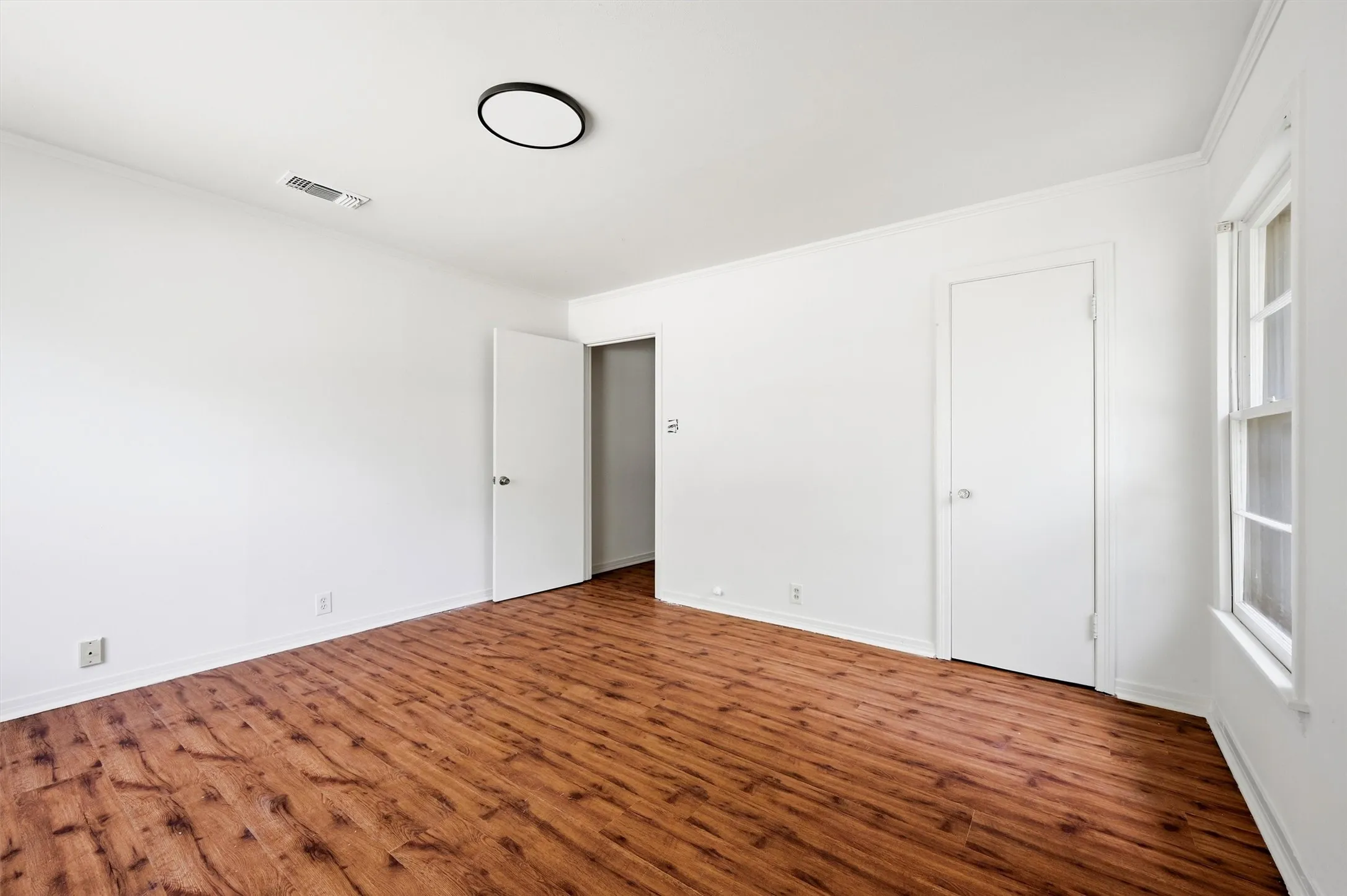Single Family Residence For Sale in Grayson County , 545 N Wharton Street, Sherman, Texas 75092, 3 Bedroom, 1 Bathroom, 1 Garage spaces, 1,251 Sqft, built in 1920, Preowned, mls#21202198, Real Estate Agent in Sherman, Homes For Sale in Grayson county, Homes For Sale in Sherman, Realtor in Sherman Texas, Real Estate Brokerage Independent Realty Texas, Luminita Cordes Realtor