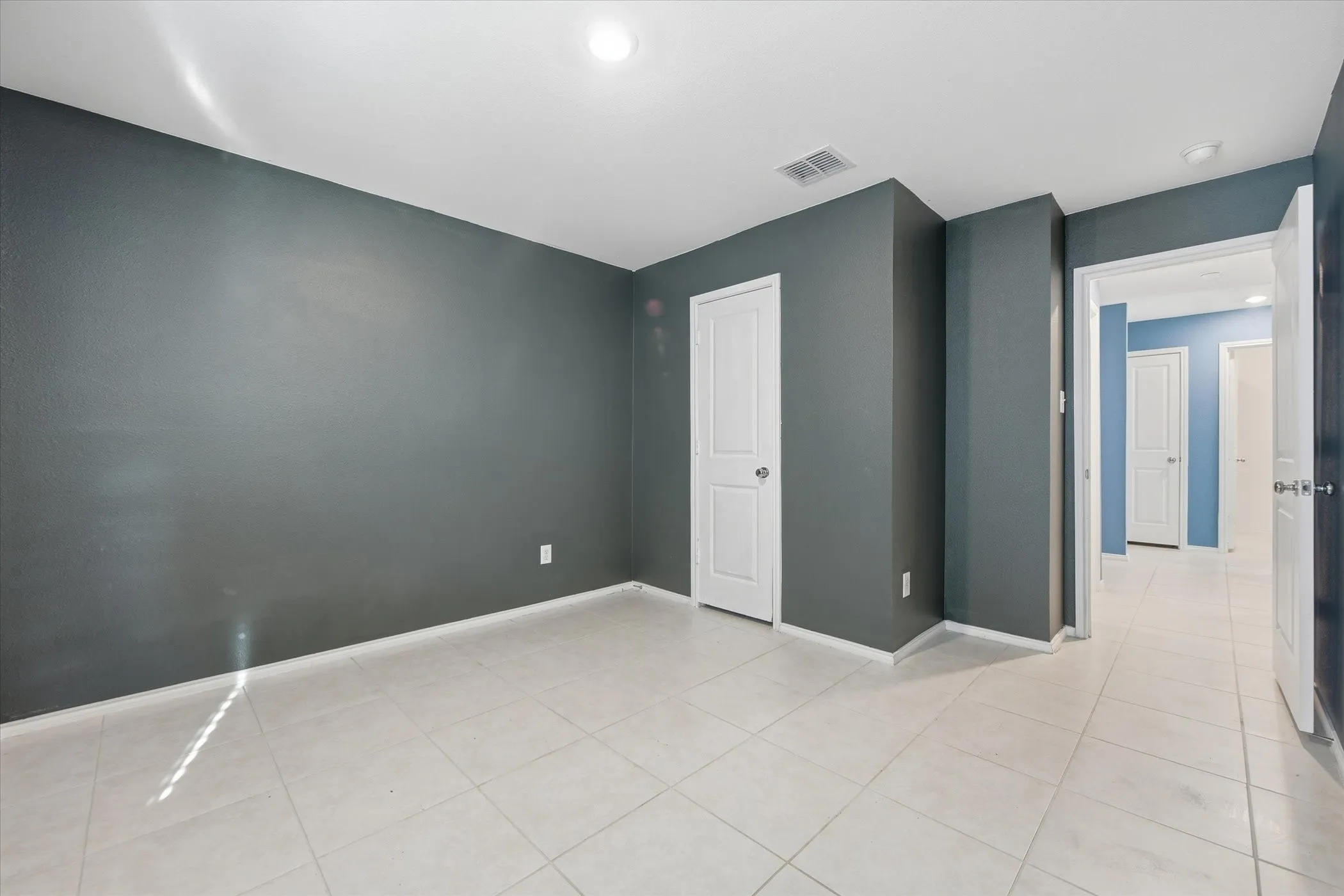 Single Family Residence For Sale in Tarrant County , 1393 Beach Drive, Pelican Bay, Texas 76020, 4 Bedroom, 2 Bathroom, 2 Garage spaces, 1,725 Sqft, built in 2022, Preowned, mls#21204578, Real Estate Agent in Pelican Bay, Homes For Sale in Tarrant county, Homes For Sale in Pelican Bay, Realtor in Pelican Bay Texas, Real Estate Brokerage Independent Realty Texas, Luminita Cordes Realtor
