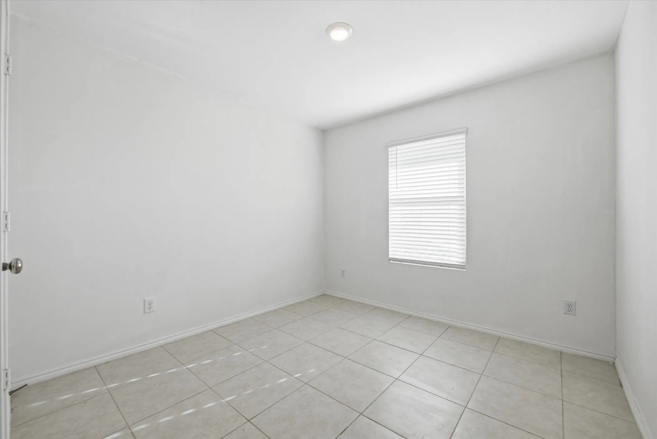 Single Family Residence For Sale in Tarrant County , 1393 Beach Drive, Pelican Bay, Texas 76020, 4 Bedroom, 2 Bathroom, 2 Garage spaces, 1,725 Sqft, built in 2022, Preowned, mls#21204578, Real Estate Agent in Pelican Bay, Homes For Sale in Tarrant county, Homes For Sale in Pelican Bay, Realtor in Pelican Bay Texas, Real Estate Brokerage Independent Realty Texas, Luminita Cordes Realtor