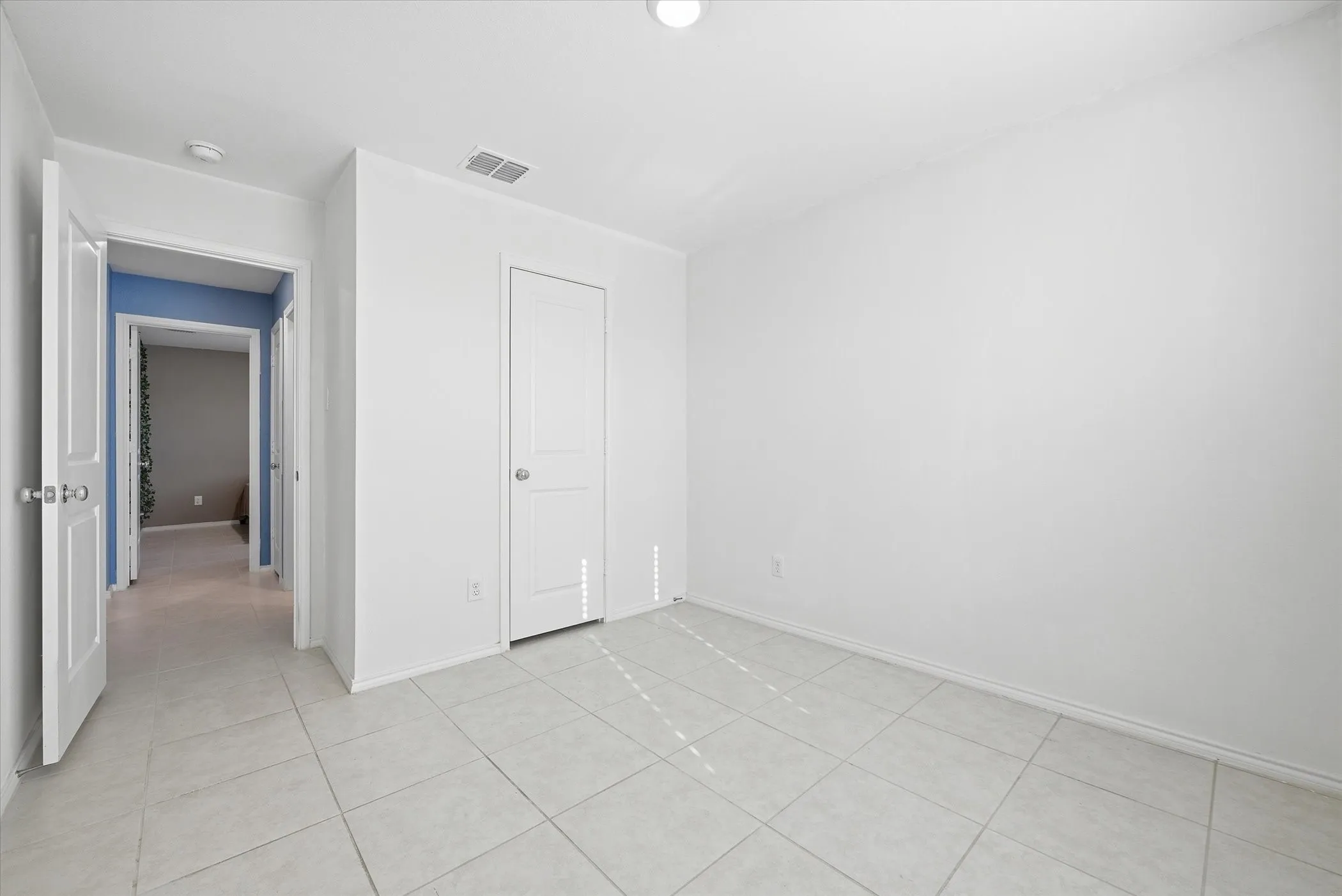 Single Family Residence For Sale in Tarrant County , 1393 Beach Drive, Pelican Bay, Texas 76020, 4 Bedroom, 2 Bathroom, 2 Garage spaces, 1,725 Sqft, built in 2022, Preowned, mls#21204578, Real Estate Agent in Pelican Bay, Homes For Sale in Tarrant county, Homes For Sale in Pelican Bay, Realtor in Pelican Bay Texas, Real Estate Brokerage Independent Realty Texas, Luminita Cordes Realtor