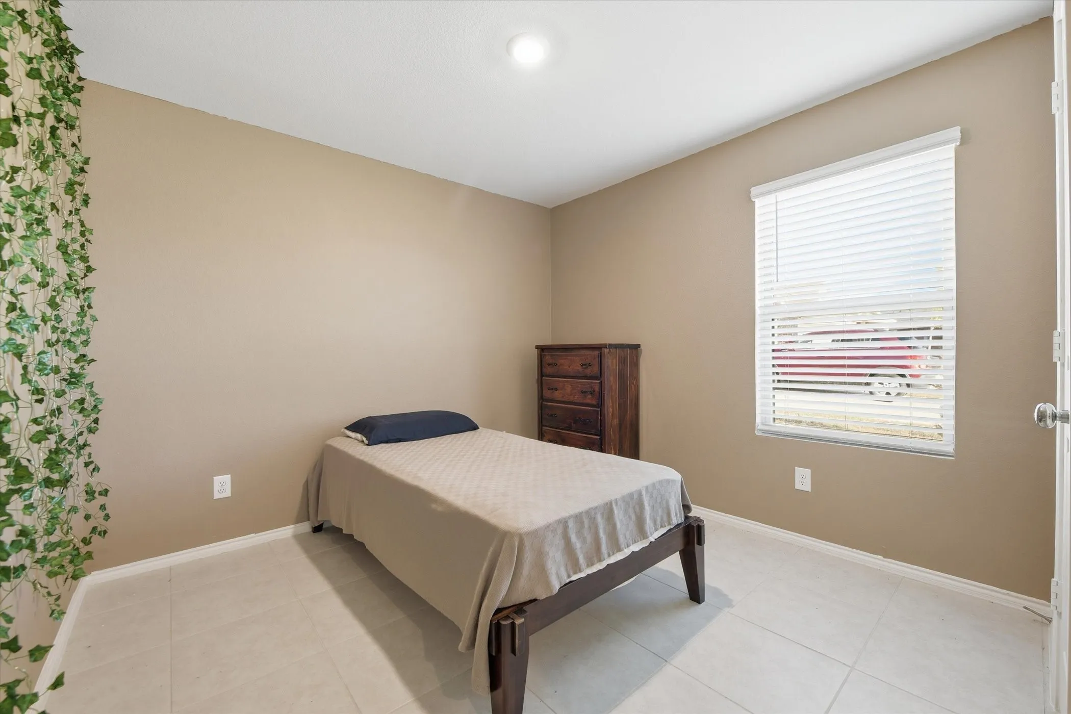 Single Family Residence For Sale in Tarrant County , 1393 Beach Drive, Pelican Bay, Texas 76020, 4 Bedroom, 2 Bathroom, 2 Garage spaces, 1,725 Sqft, built in 2022, Preowned, mls#21204578, Real Estate Agent in Pelican Bay, Homes For Sale in Tarrant county, Homes For Sale in Pelican Bay, Realtor in Pelican Bay Texas, Real Estate Brokerage Independent Realty Texas, Luminita Cordes Realtor