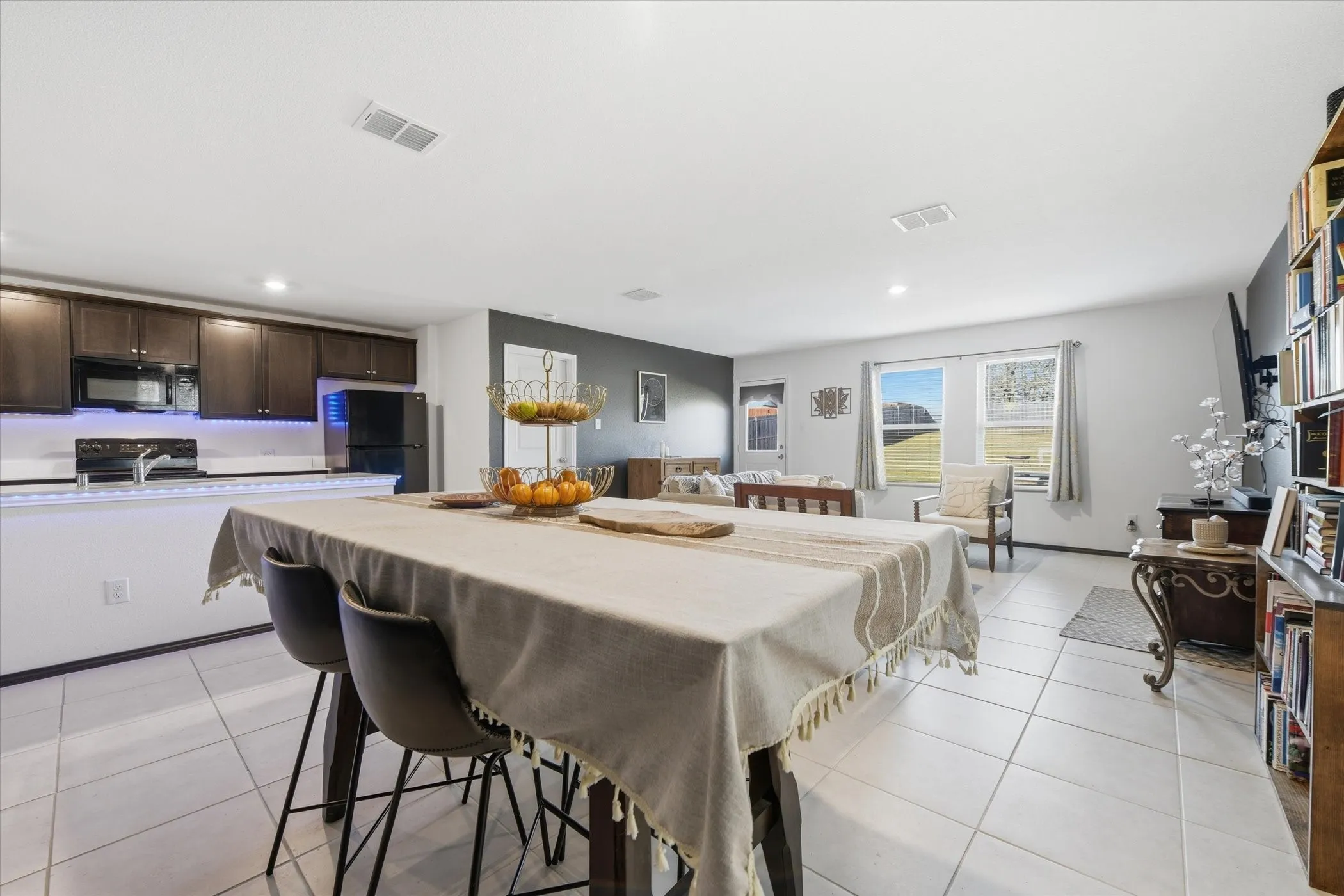 Single Family Residence For Sale in Tarrant County , 1393 Beach Drive, Pelican Bay, Texas 76020, 4 Bedroom, 2 Bathroom, 2 Garage spaces, 1,725 Sqft, built in 2022, Preowned, mls#21204578, Real Estate Agent in Pelican Bay, Homes For Sale in Tarrant county, Homes For Sale in Pelican Bay, Realtor in Pelican Bay Texas, Real Estate Brokerage Independent Realty Texas, Luminita Cordes Realtor
