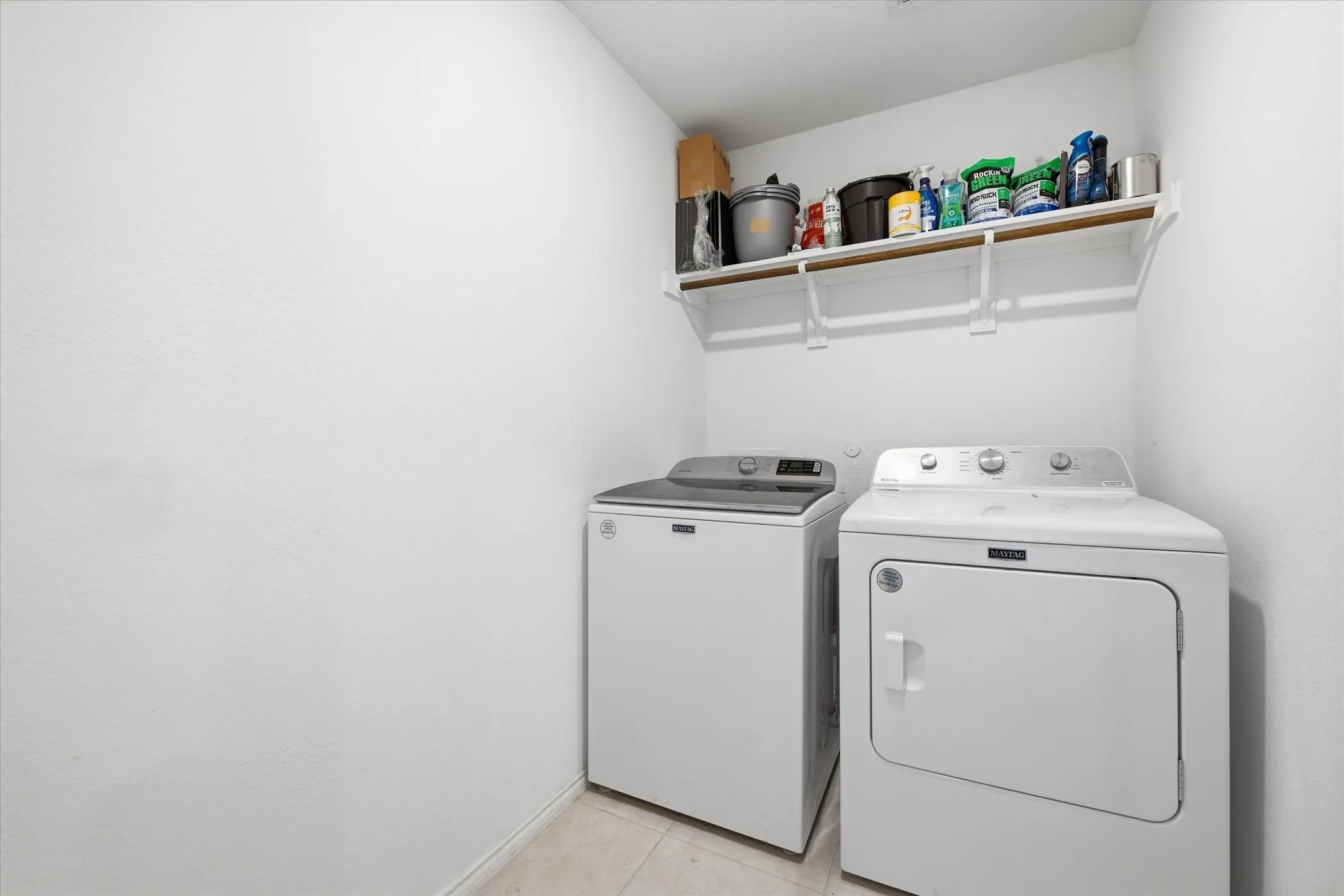 Single Family Residence For Sale in Tarrant County , 1393 Beach Drive, Pelican Bay, Texas 76020, 4 Bedroom, 2 Bathroom, 2 Garage spaces, 1,725 Sqft, built in 2022, Preowned, mls#21204578, Real Estate Agent in Pelican Bay, Homes For Sale in Tarrant county, Homes For Sale in Pelican Bay, Realtor in Pelican Bay Texas, Real Estate Brokerage Independent Realty Texas, Luminita Cordes Realtor