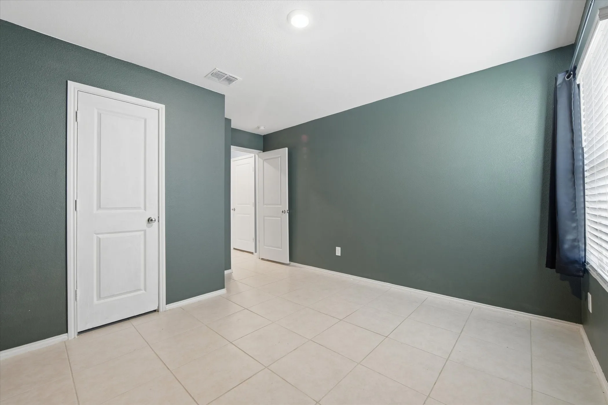 Single Family Residence For Sale in Tarrant County , 1393 Beach Drive, Pelican Bay, Texas 76020, 4 Bedroom, 2 Bathroom, 2 Garage spaces, 1,725 Sqft, built in 2022, Preowned, mls#21204578, Real Estate Agent in Pelican Bay, Homes For Sale in Tarrant county, Homes For Sale in Pelican Bay, Realtor in Pelican Bay Texas, Real Estate Brokerage Independent Realty Texas, Luminita Cordes Realtor
